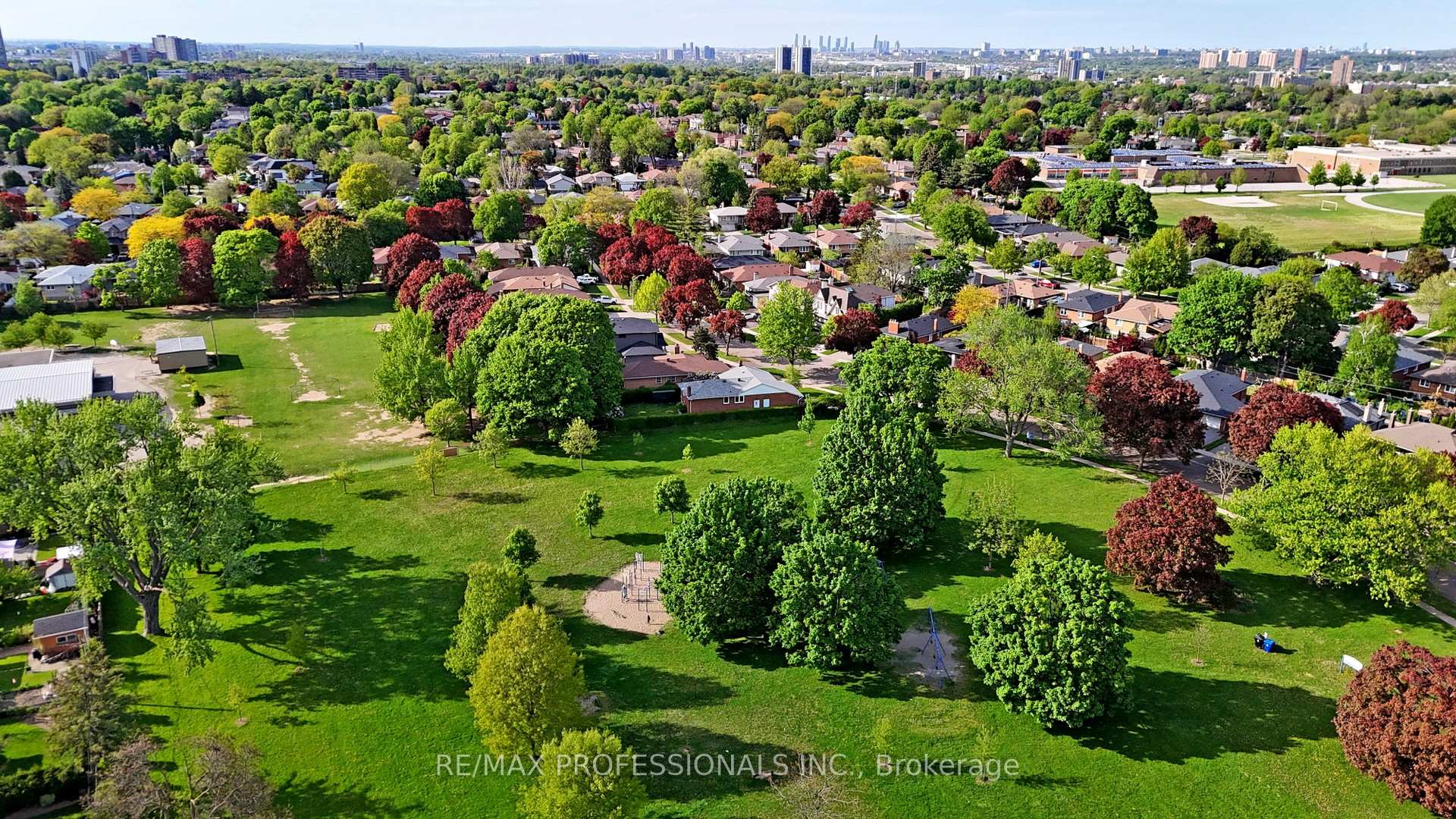 Photo 37 of 2 Woodpark Road, Etobicoke, Willowridge-Martingrove-Richview — HOMEH