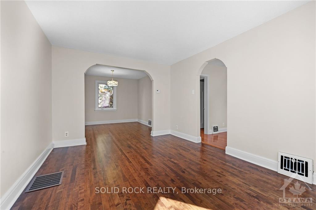 Photo 3 of 11 Gilchrist Avenue, Ottawa, Ottawa West — HOMEH