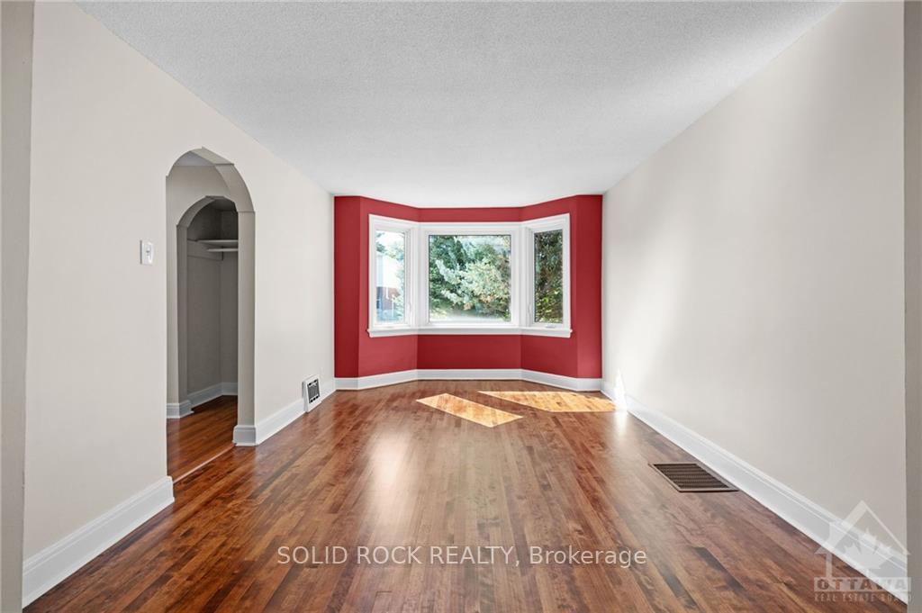 Photo 4 of 11 Gilchrist Avenue, Ottawa, Ottawa West — HOMEH
