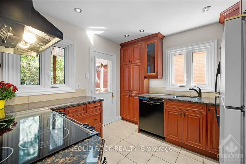 Photo 17 of 11 Gilchrist Avenue, Ottawa, Ottawa West — HOMEH