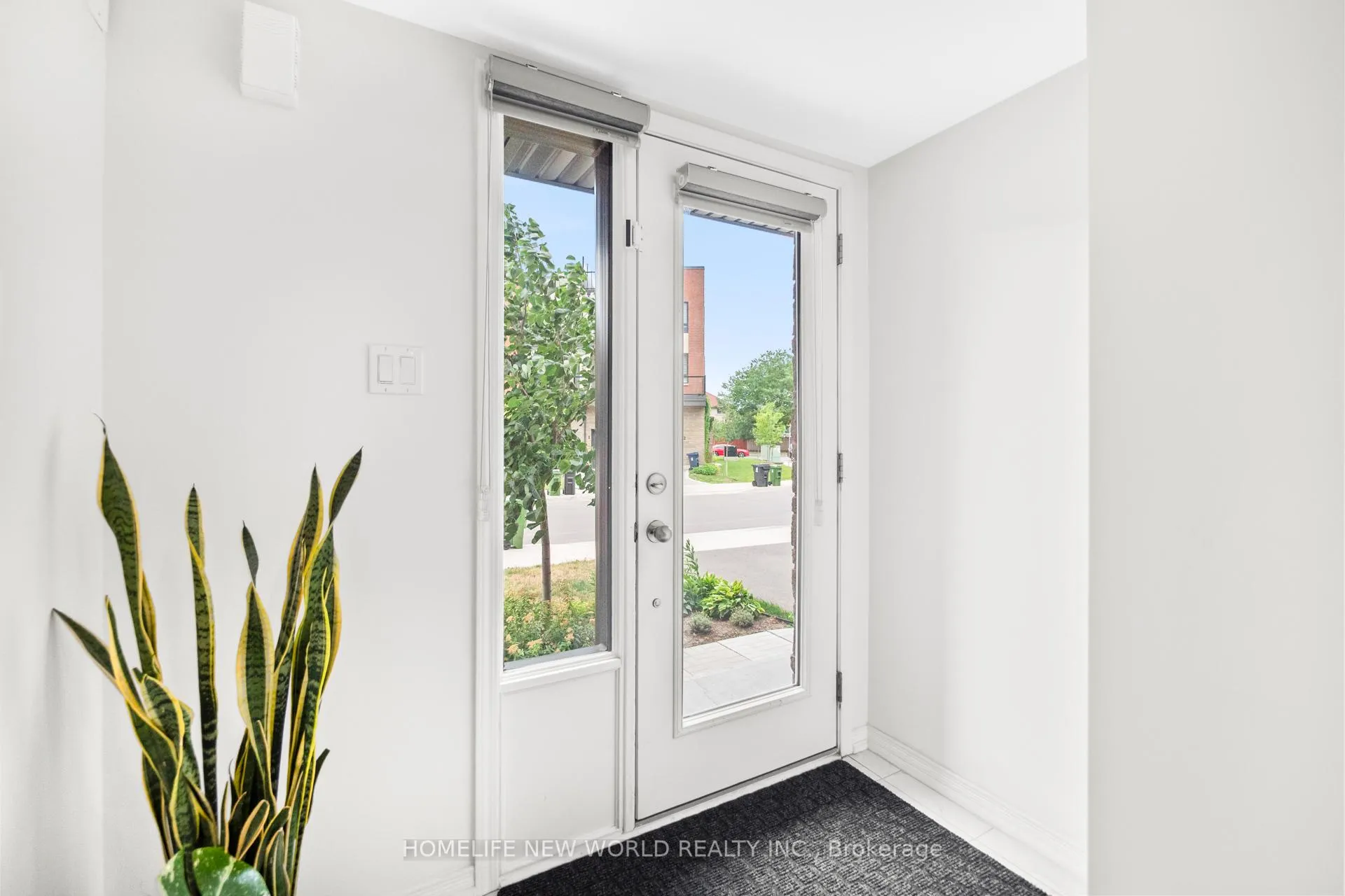 Photo 2 of 51 Woodstream Drive, Etobicoke, West Humber-Clairville — HOMEH