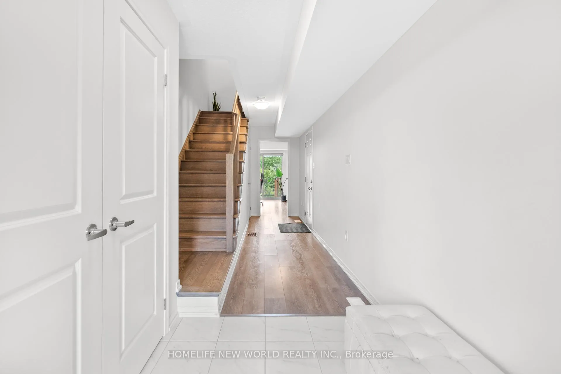 Photo 3 of 51 Woodstream Drive, Etobicoke, West Humber-Clairville — HOMEH