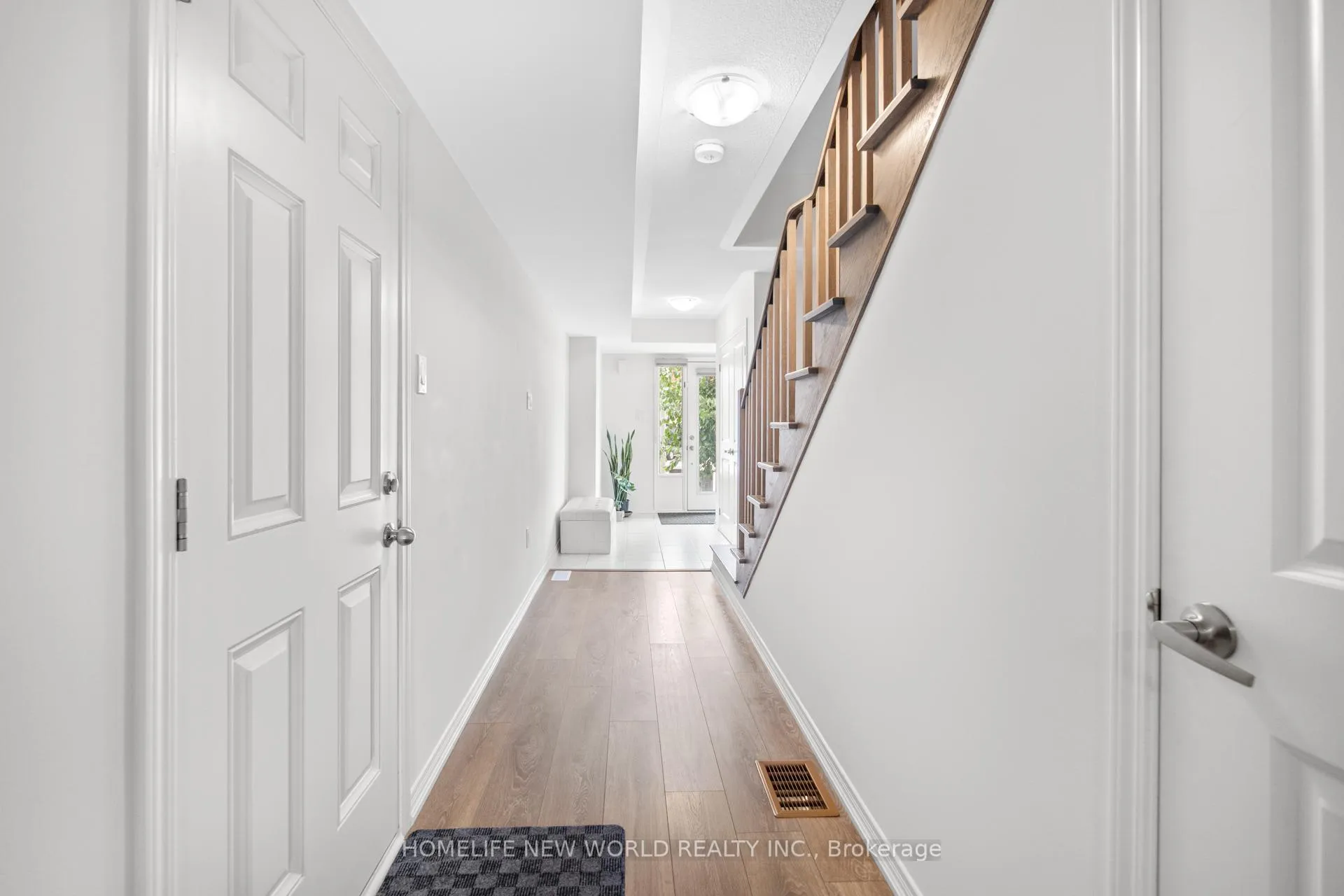Photo 4 of 51 Woodstream Drive, Etobicoke, West Humber-Clairville — HOMEH