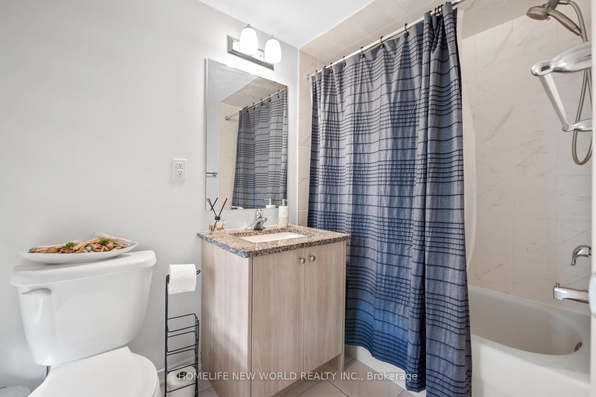 Photo 8 of 51 Woodstream Drive, Etobicoke, West Humber-Clairville — HOMEH
