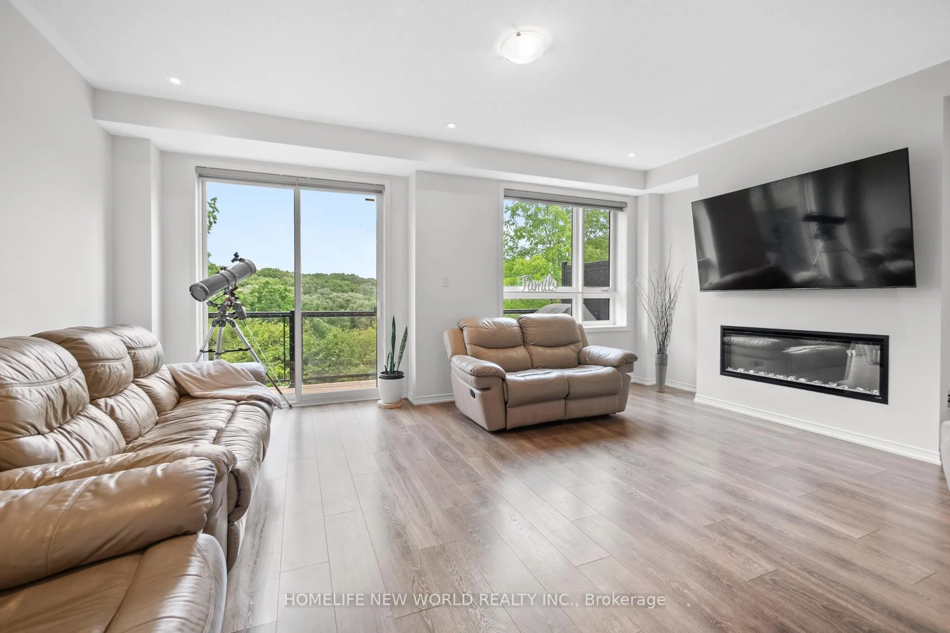 Photo 9 of 51 Woodstream Drive, Etobicoke, West Humber-Clairville — HOMEH