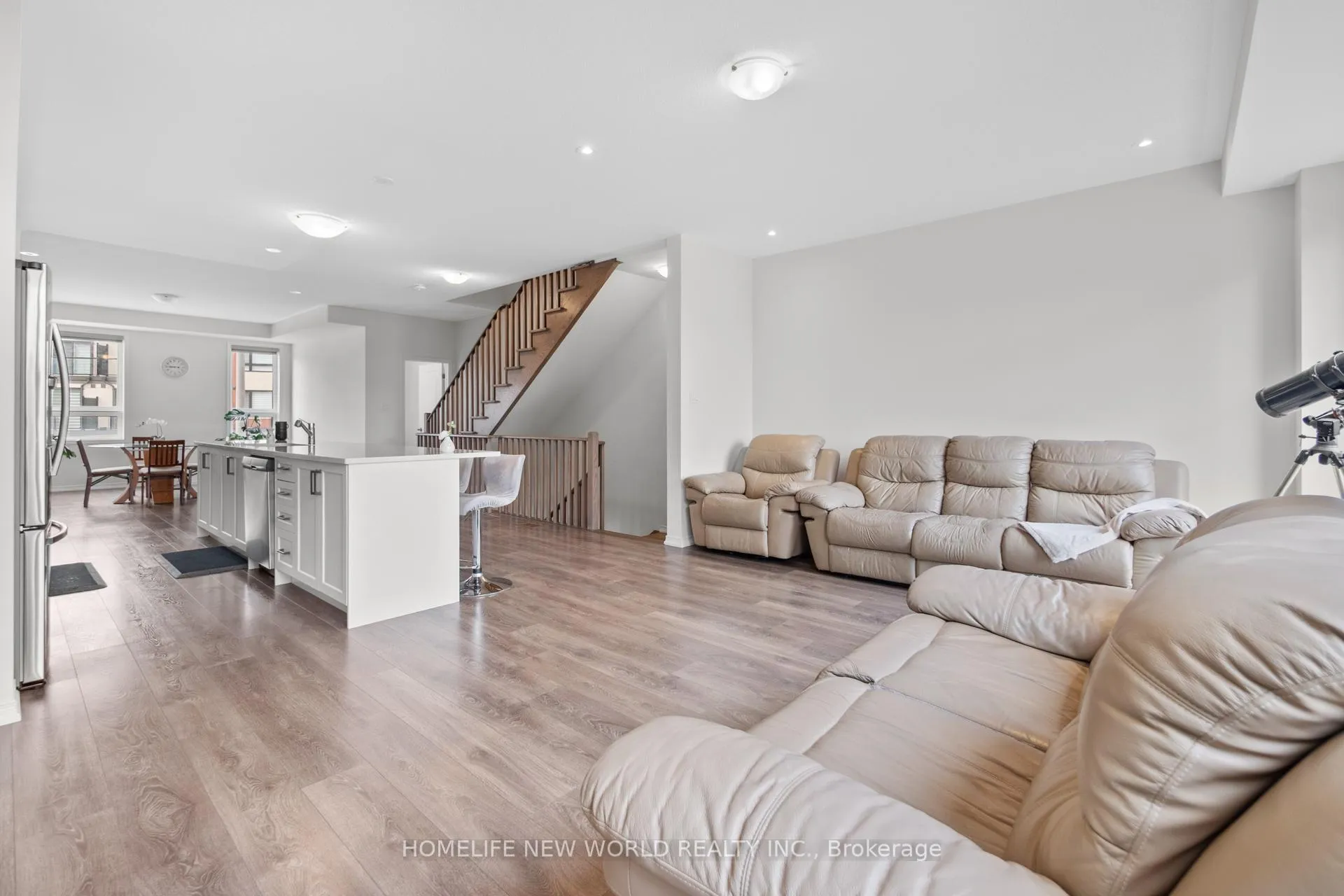 Photo 11 of 51 Woodstream Drive, Etobicoke, West Humber-Clairville — HOMEH