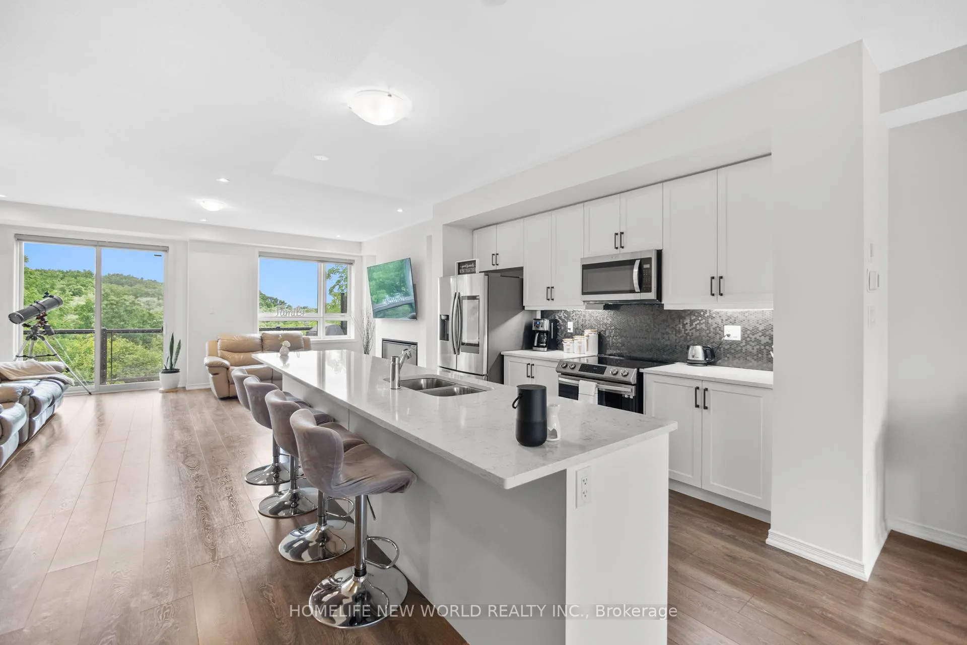Photo 13 of 51 Woodstream Drive, Etobicoke, West Humber-Clairville — HOMEH