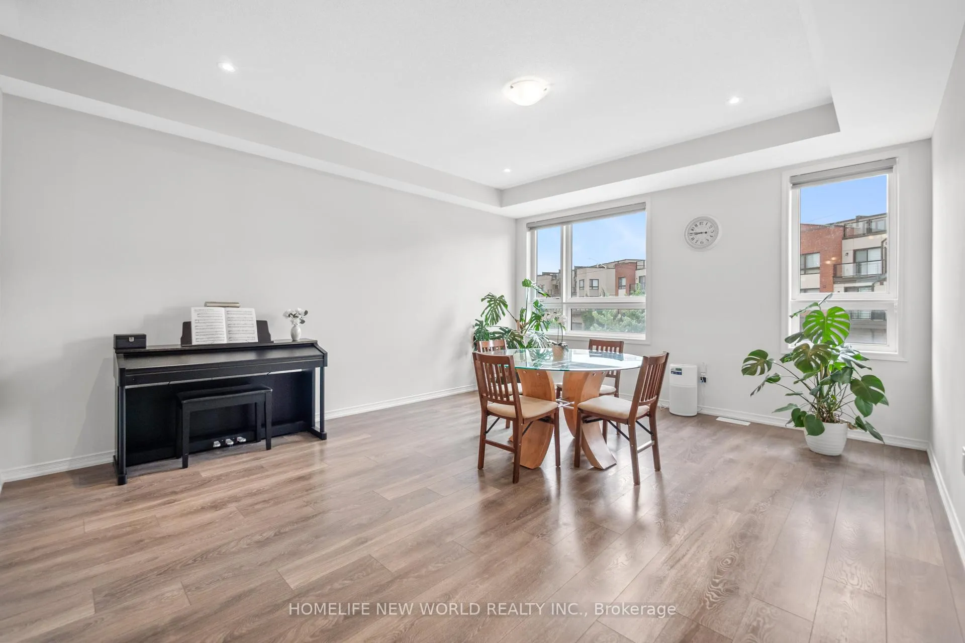 Photo 15 of 51 Woodstream Drive, Etobicoke, West Humber-Clairville — HOMEH