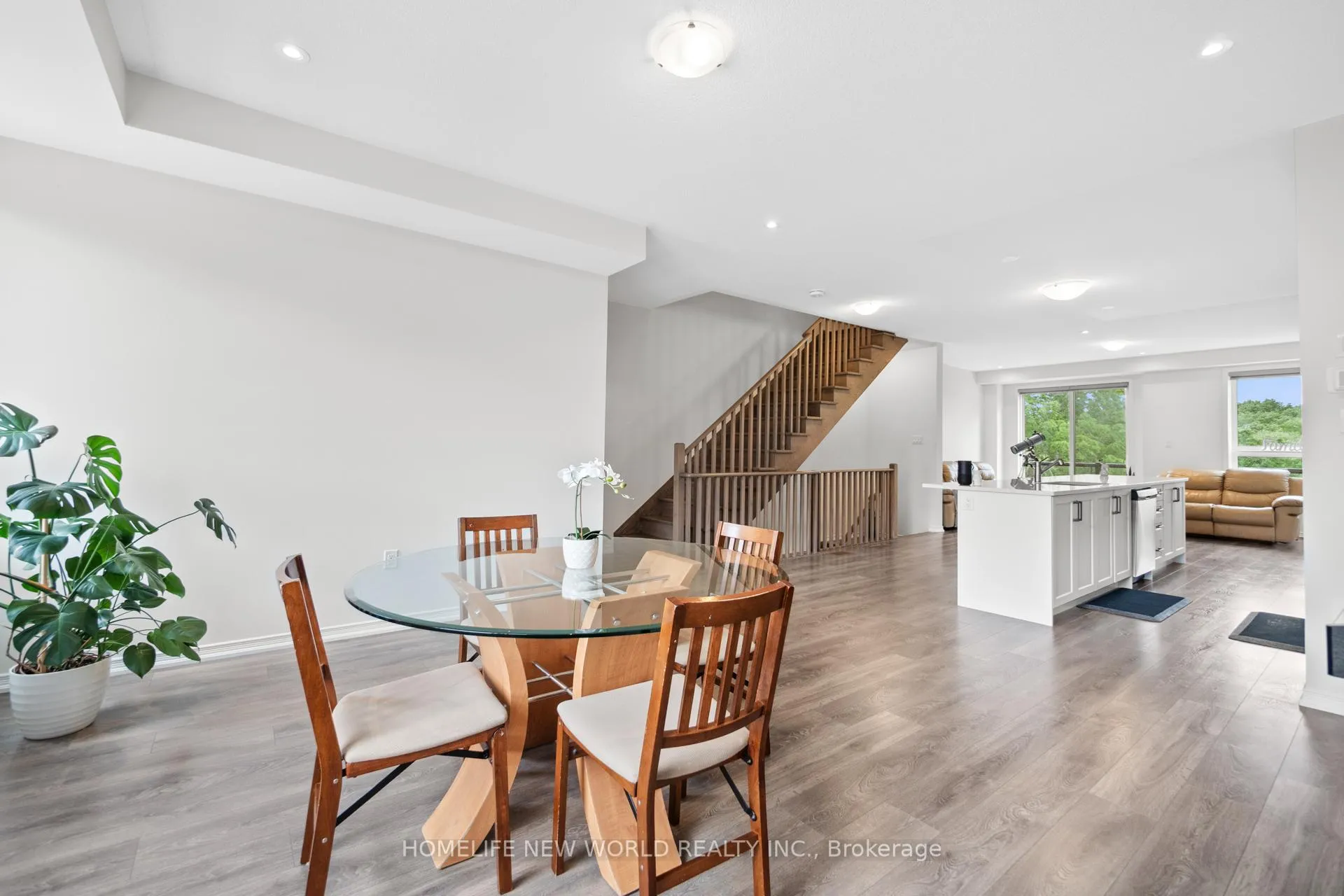 Photo 16 of 51 Woodstream Drive, Etobicoke, West Humber-Clairville — HOMEH