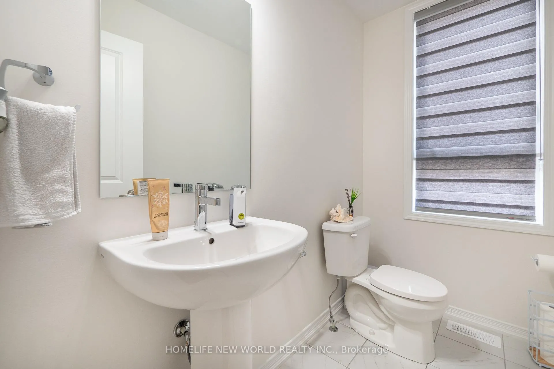 Photo 17 of 51 Woodstream Drive, Etobicoke, West Humber-Clairville — HOMEH