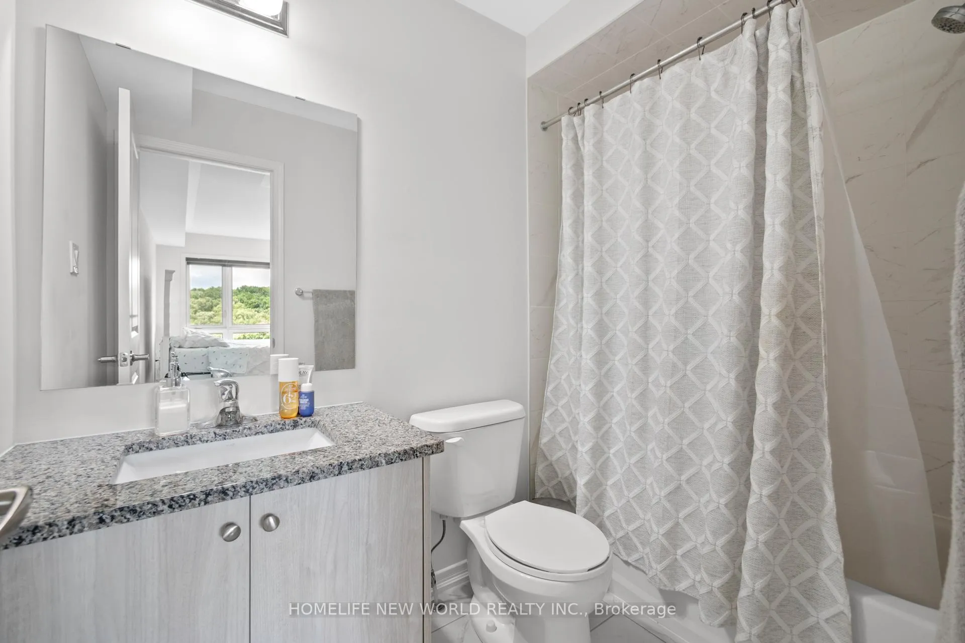 Photo 20 of 51 Woodstream Drive, Etobicoke, West Humber-Clairville — HOMEH