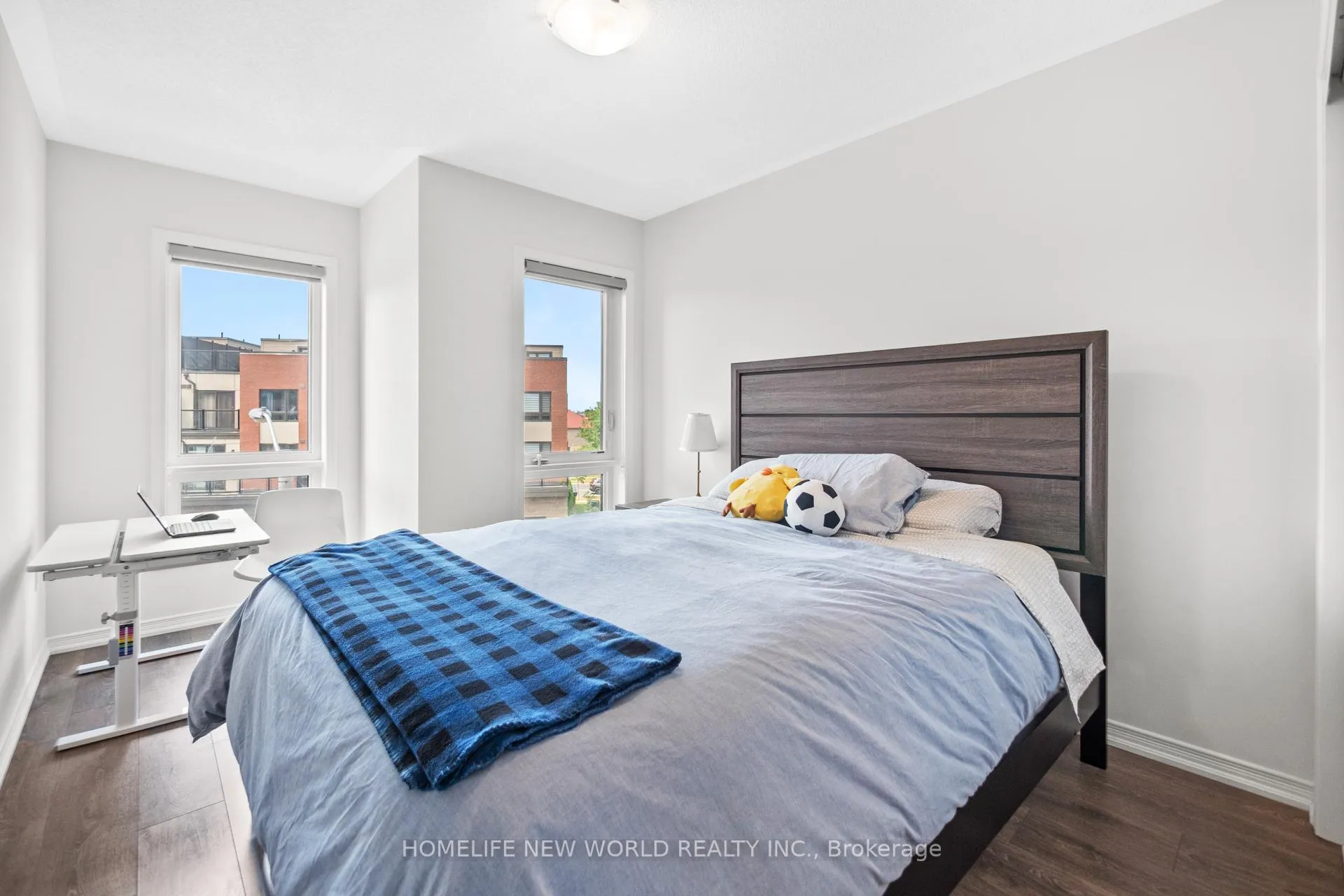 Photo 21 of 51 Woodstream Drive, Etobicoke, West Humber-Clairville — HOMEH