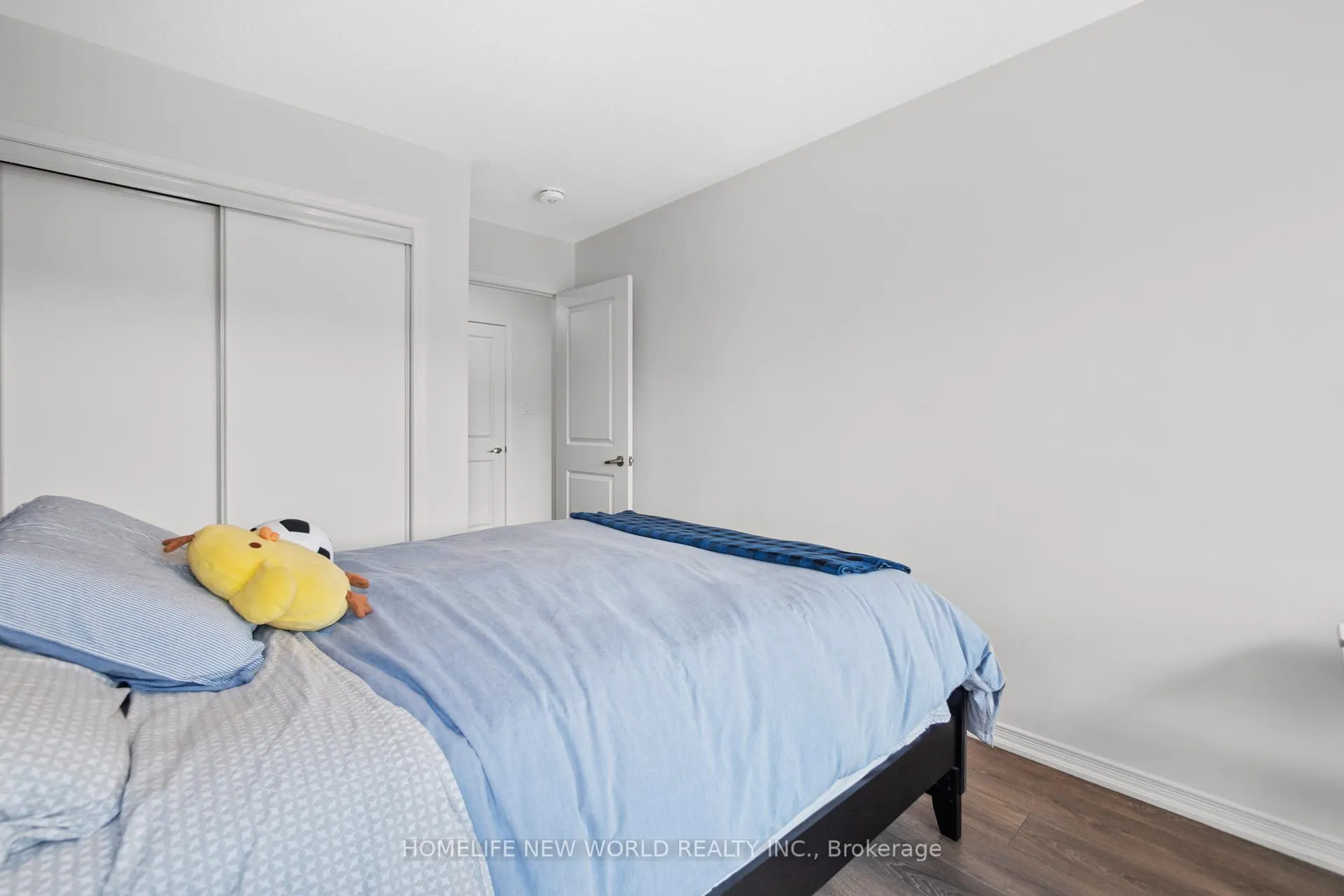 Photo 22 of 51 Woodstream Drive, Etobicoke, West Humber-Clairville — HOMEH
