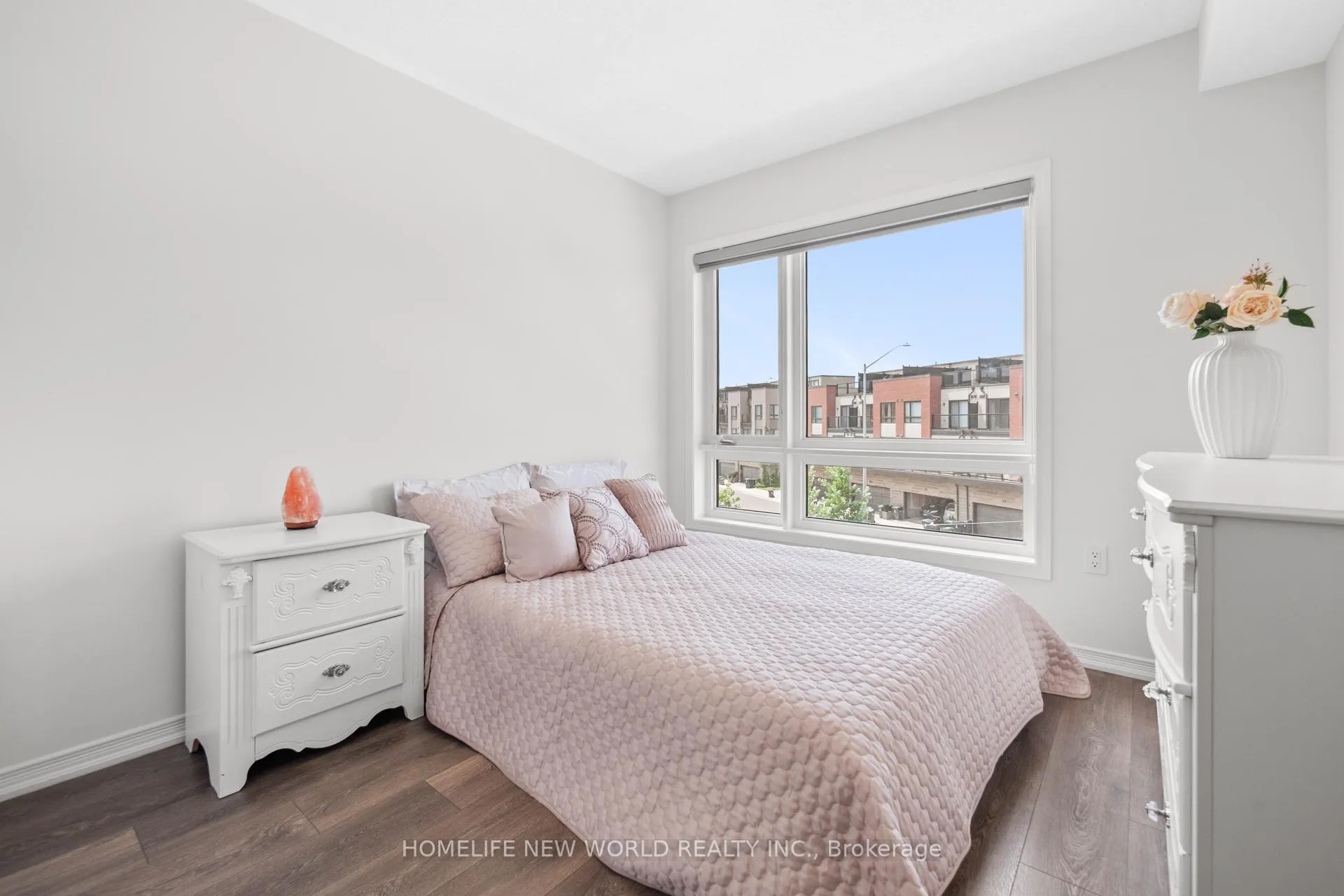 Photo 23 of 51 Woodstream Drive, Etobicoke, West Humber-Clairville — HOMEH