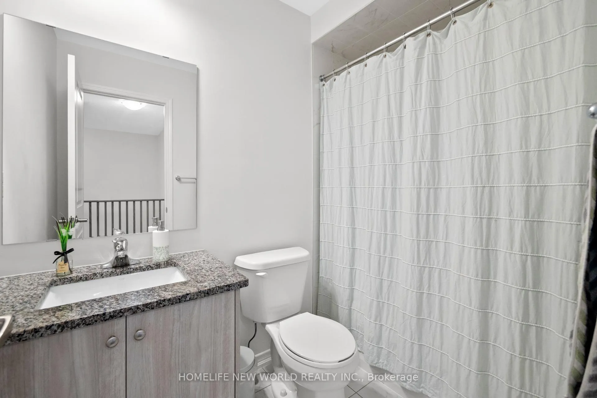 Photo 24 of 51 Woodstream Drive, Etobicoke, West Humber-Clairville — HOMEH