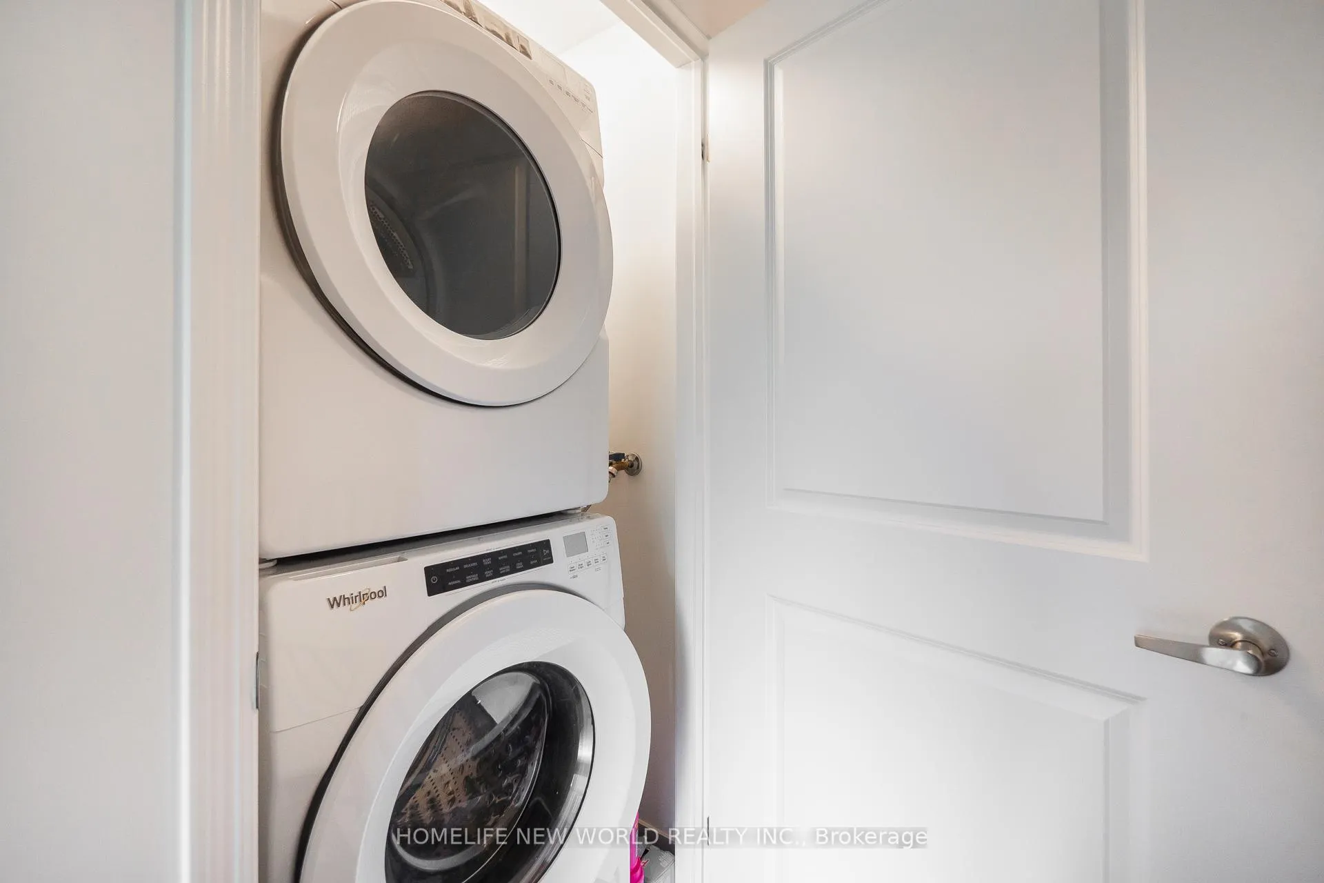 Photo 25 of 51 Woodstream Drive, Etobicoke, West Humber-Clairville — HOMEH