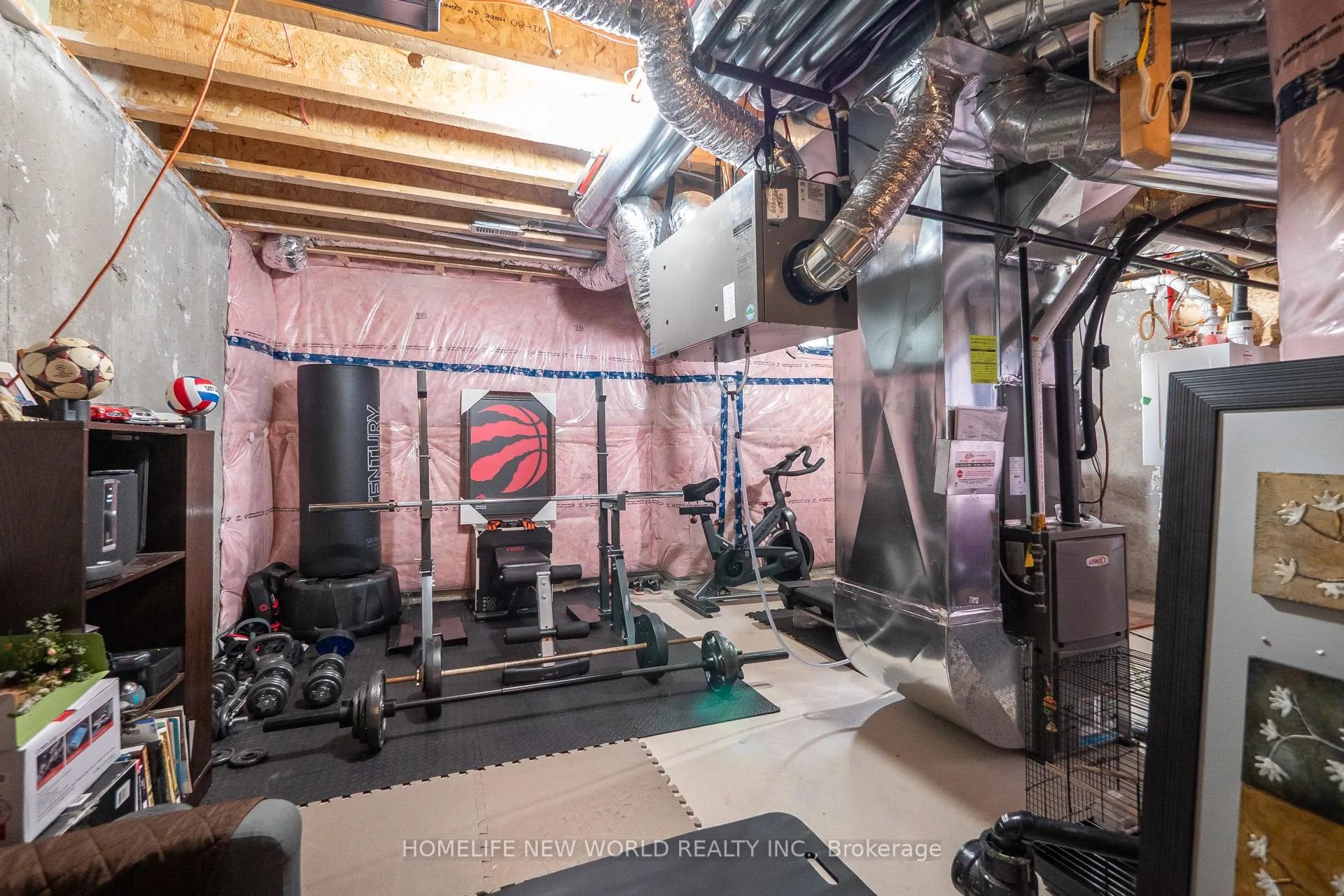 Photo 26 of 51 Woodstream Drive, Etobicoke, West Humber-Clairville — HOMEH