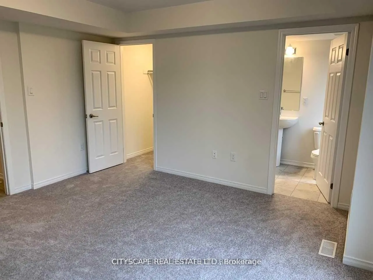 Photo 6 of 21 Woodstream Drive, Etobicoke, West Humber-Clairville — HOMEH