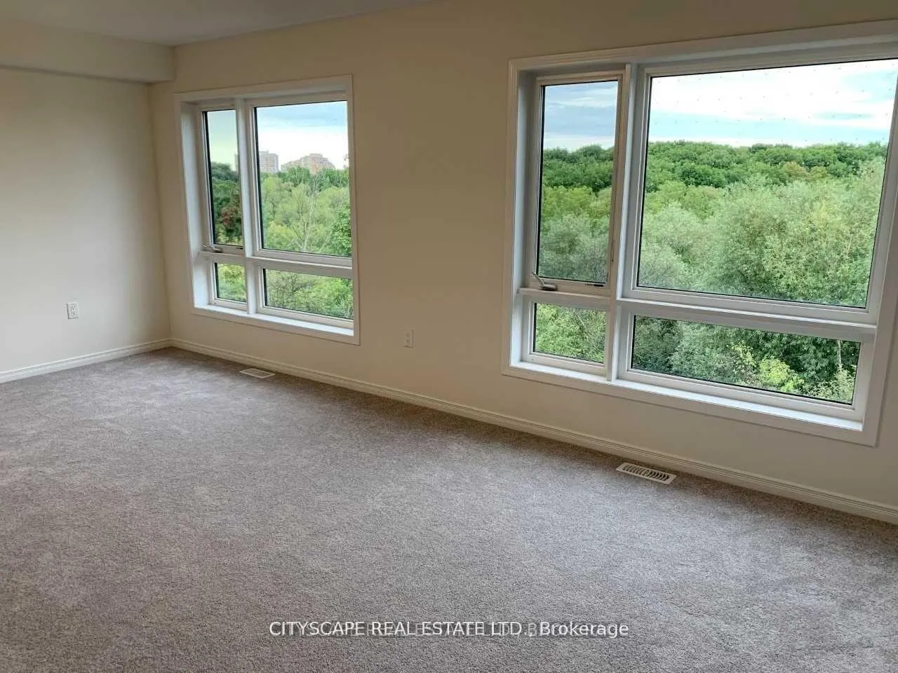 Photo 8 of 21 Woodstream Drive, Etobicoke, West Humber-Clairville — HOMEH