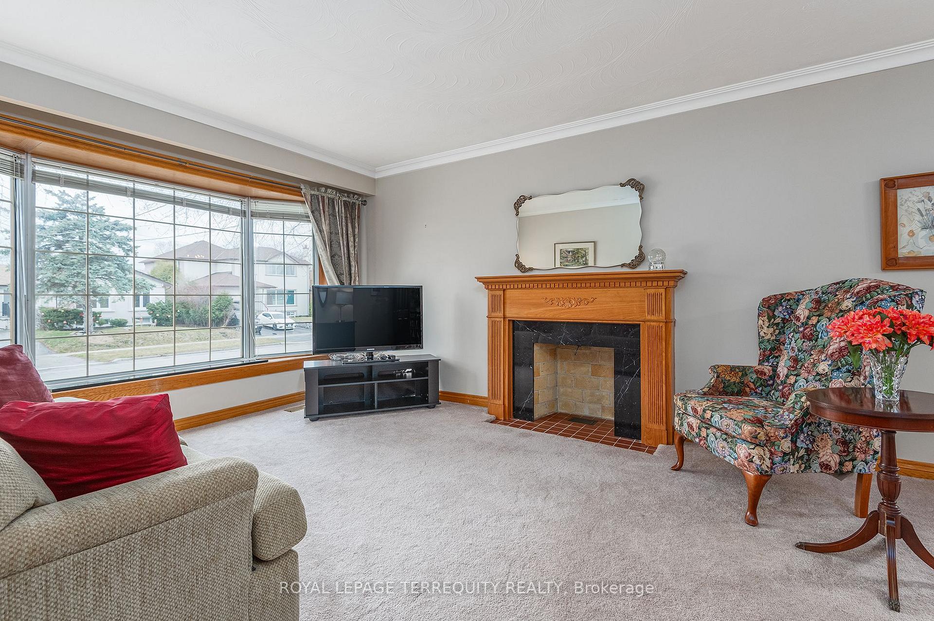 Photo 3 of 36 Breadner Drive, Etobicoke, Willowridge-Martingrove-Richview — HOMEH