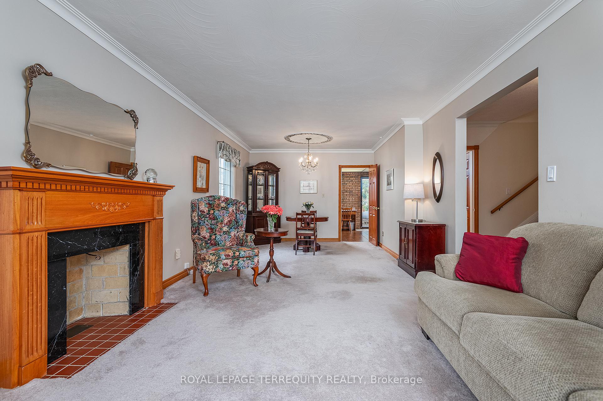 Photo 5 of 36 Breadner Drive, Etobicoke, Willowridge-Martingrove-Richview — HOMEH