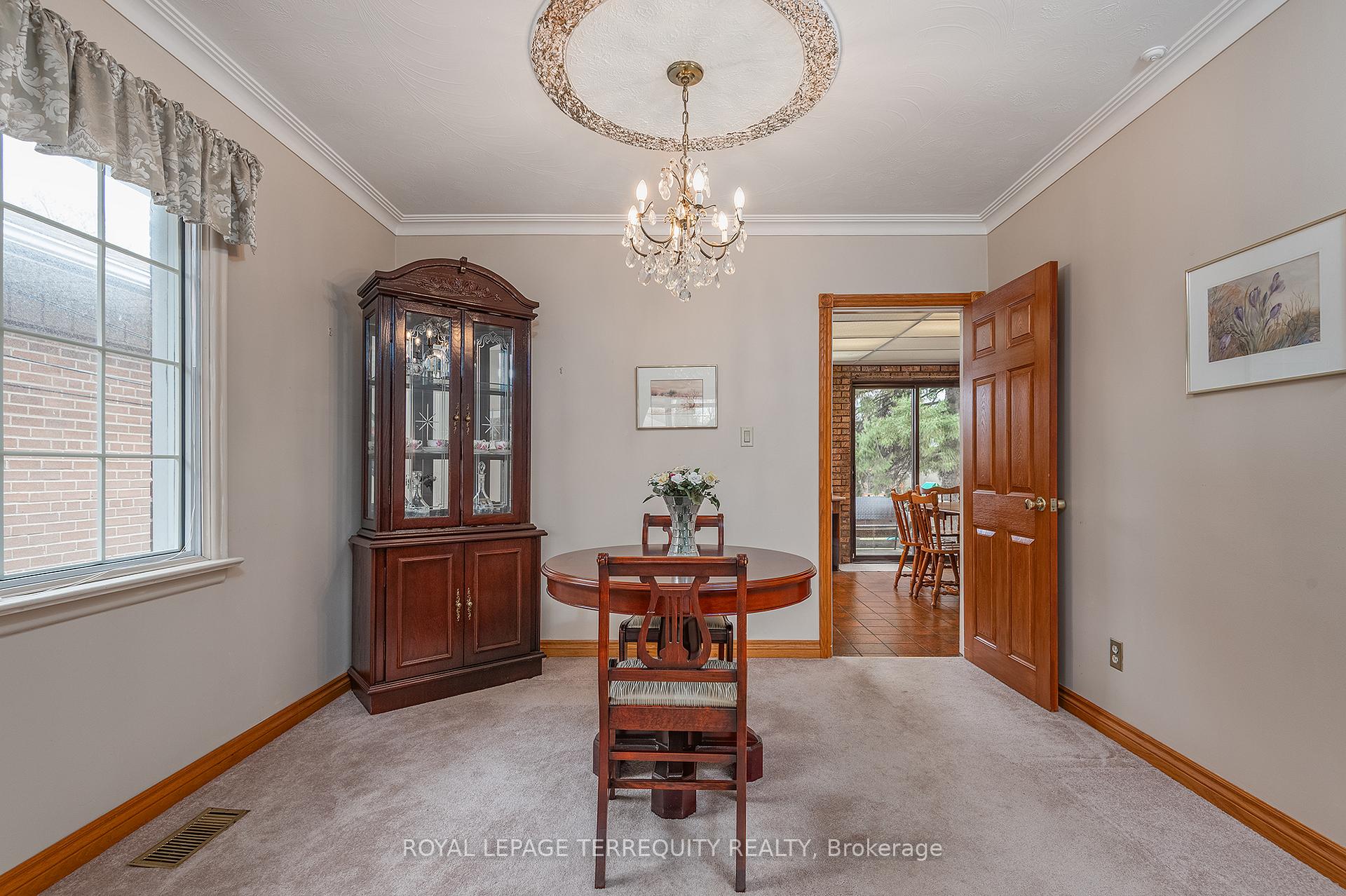 Photo 7 of 36 Breadner Drive, Etobicoke, Willowridge-Martingrove-Richview — HOMEH
