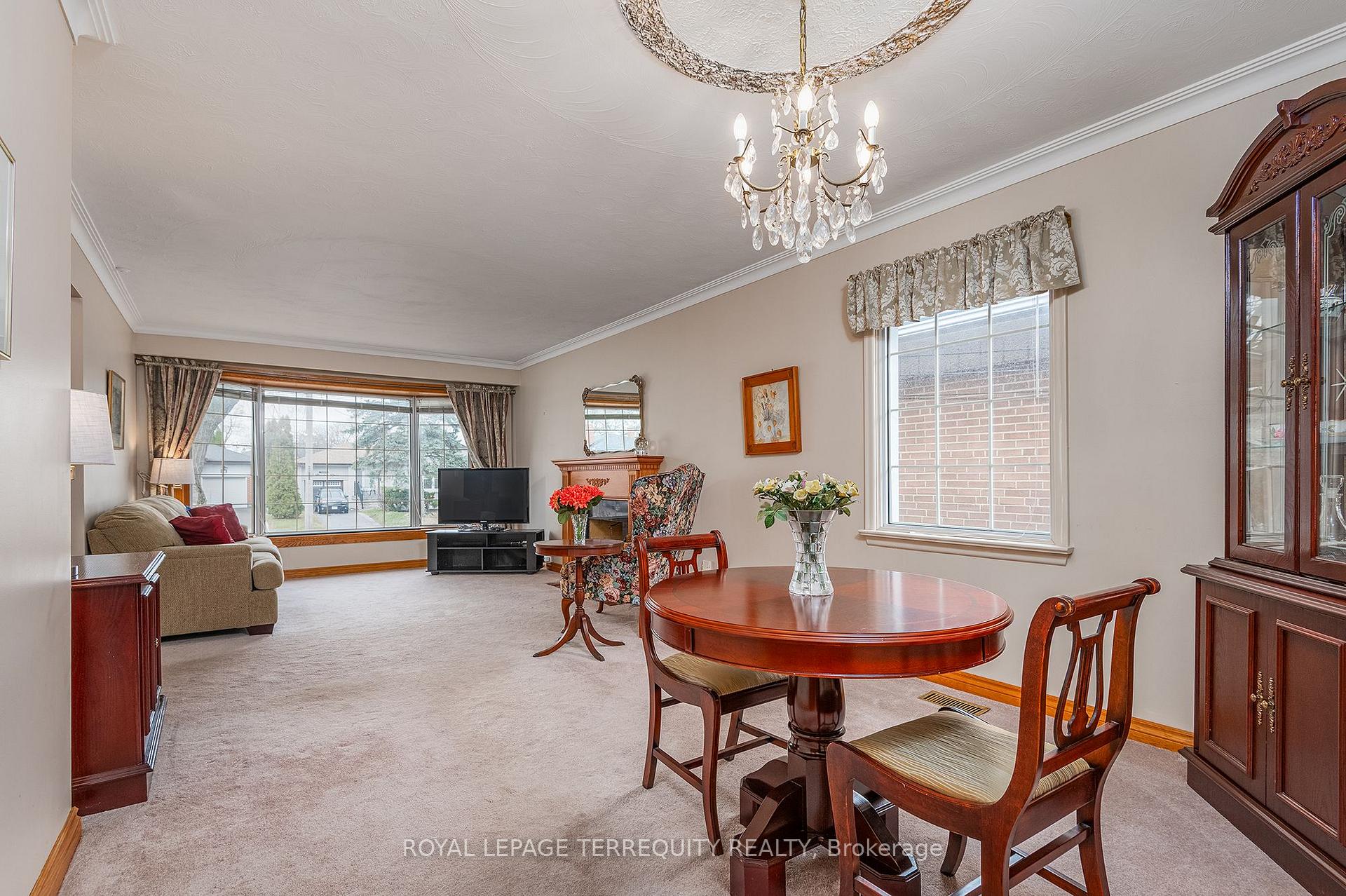 Photo 8 of 36 Breadner Drive, Etobicoke, Willowridge-Martingrove-Richview — HOMEH