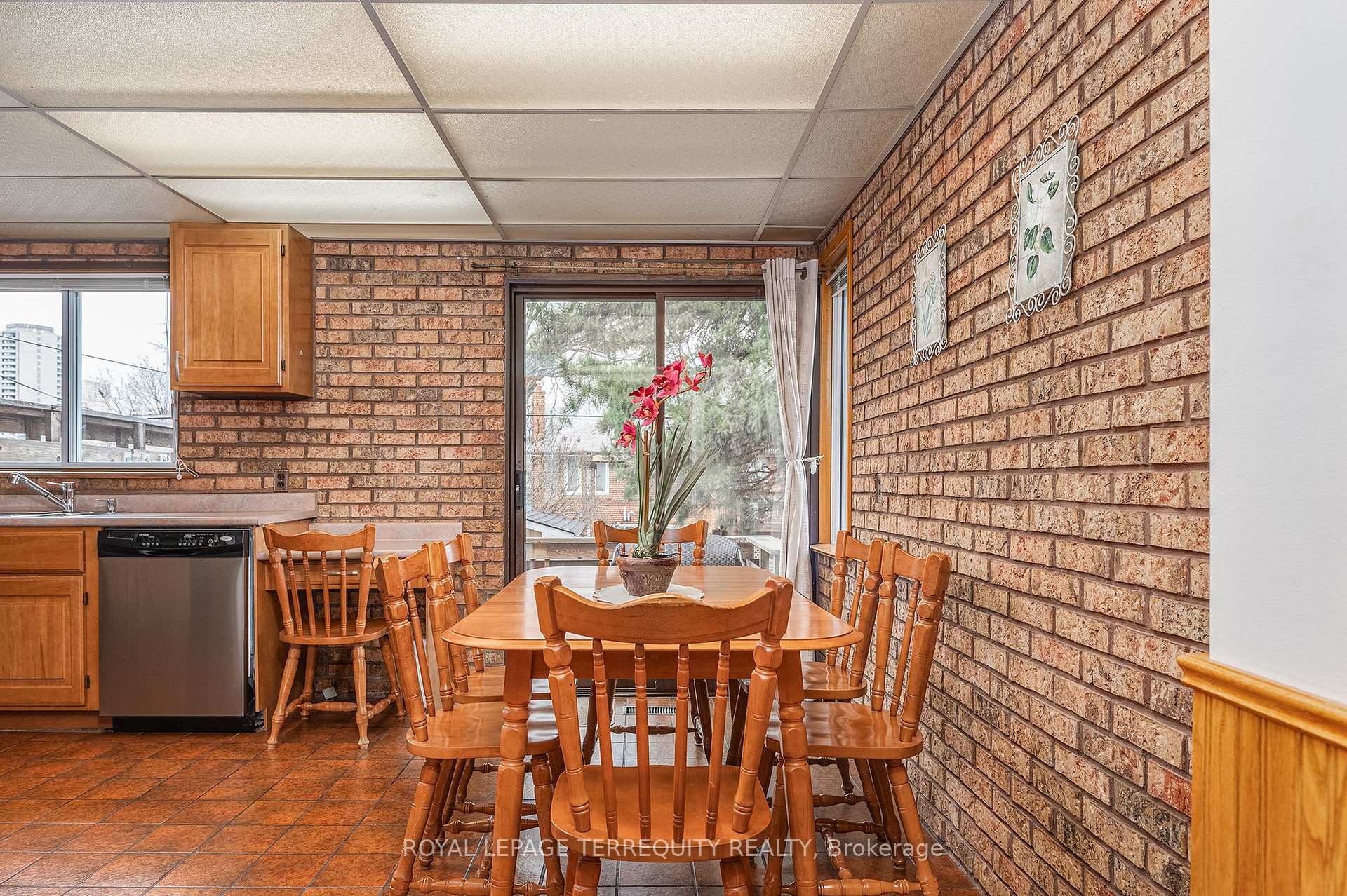 Photo 10 of 36 Breadner Drive, Etobicoke, Willowridge-Martingrove-Richview — HOMEH