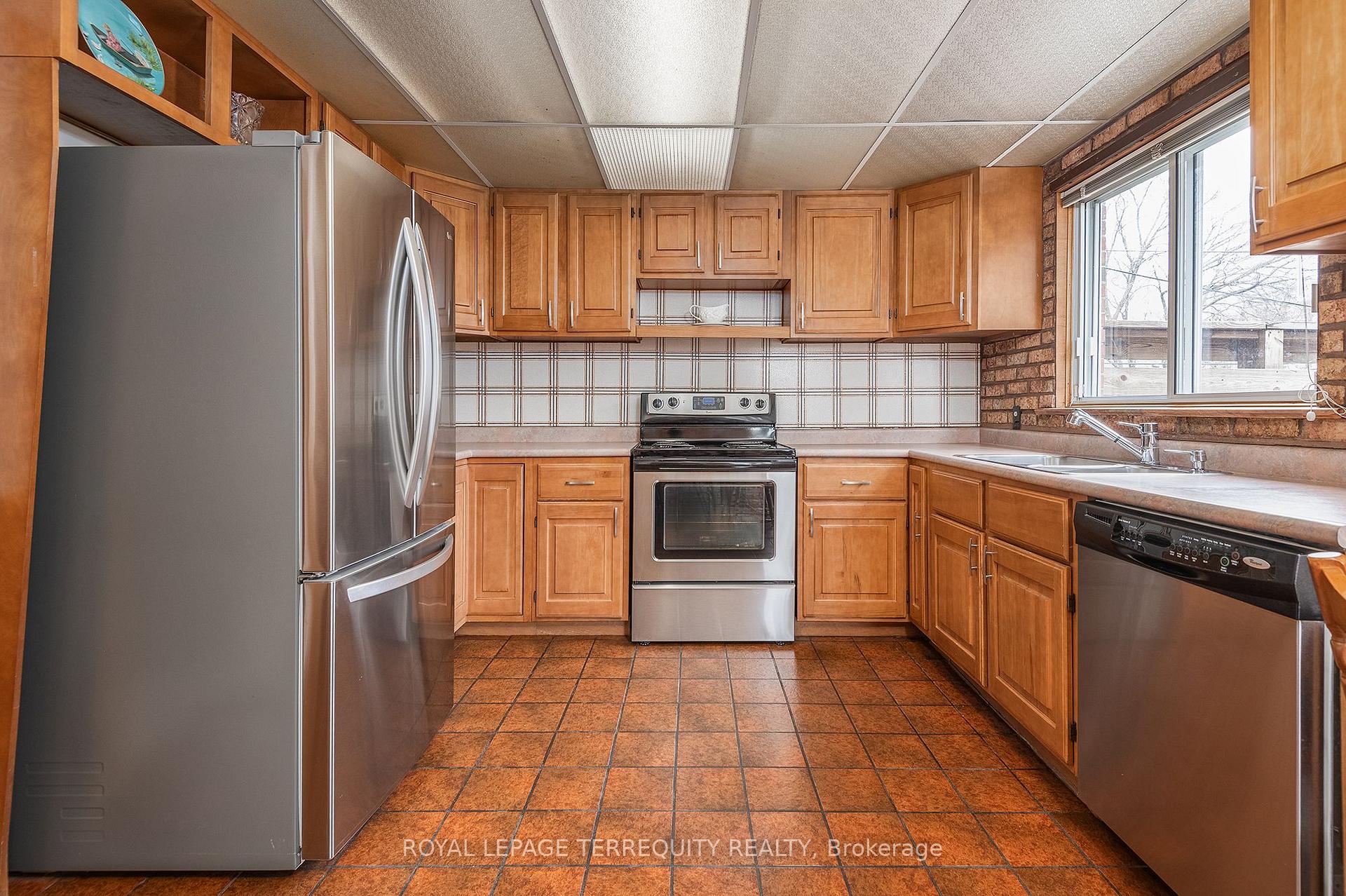 Photo 13 of 36 Breadner Drive, Etobicoke, Willowridge-Martingrove-Richview — HOMEH