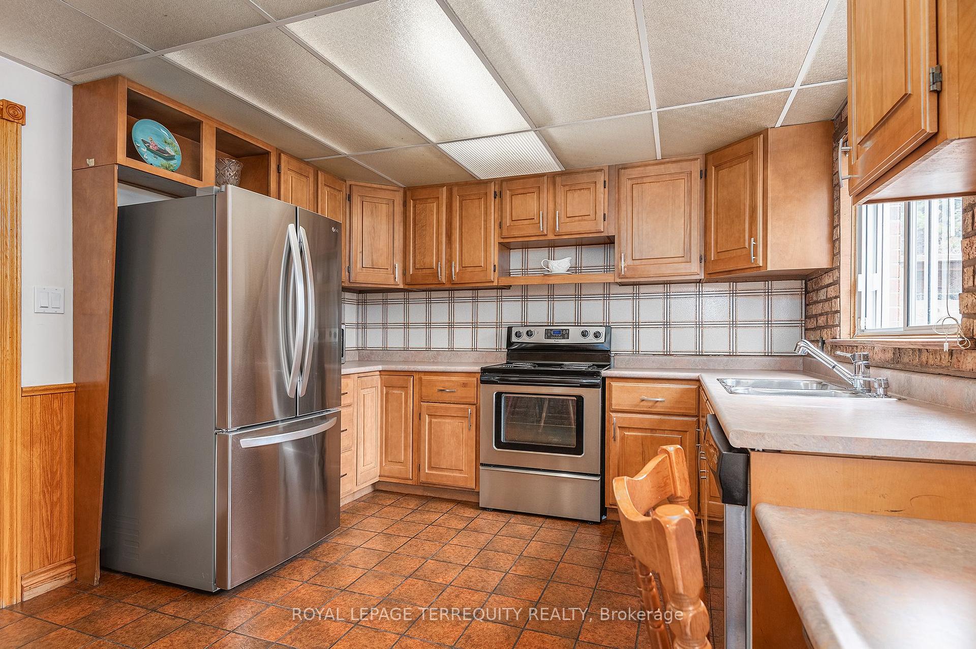 Photo 14 of 36 Breadner Drive, Etobicoke, Willowridge-Martingrove-Richview — HOMEH
