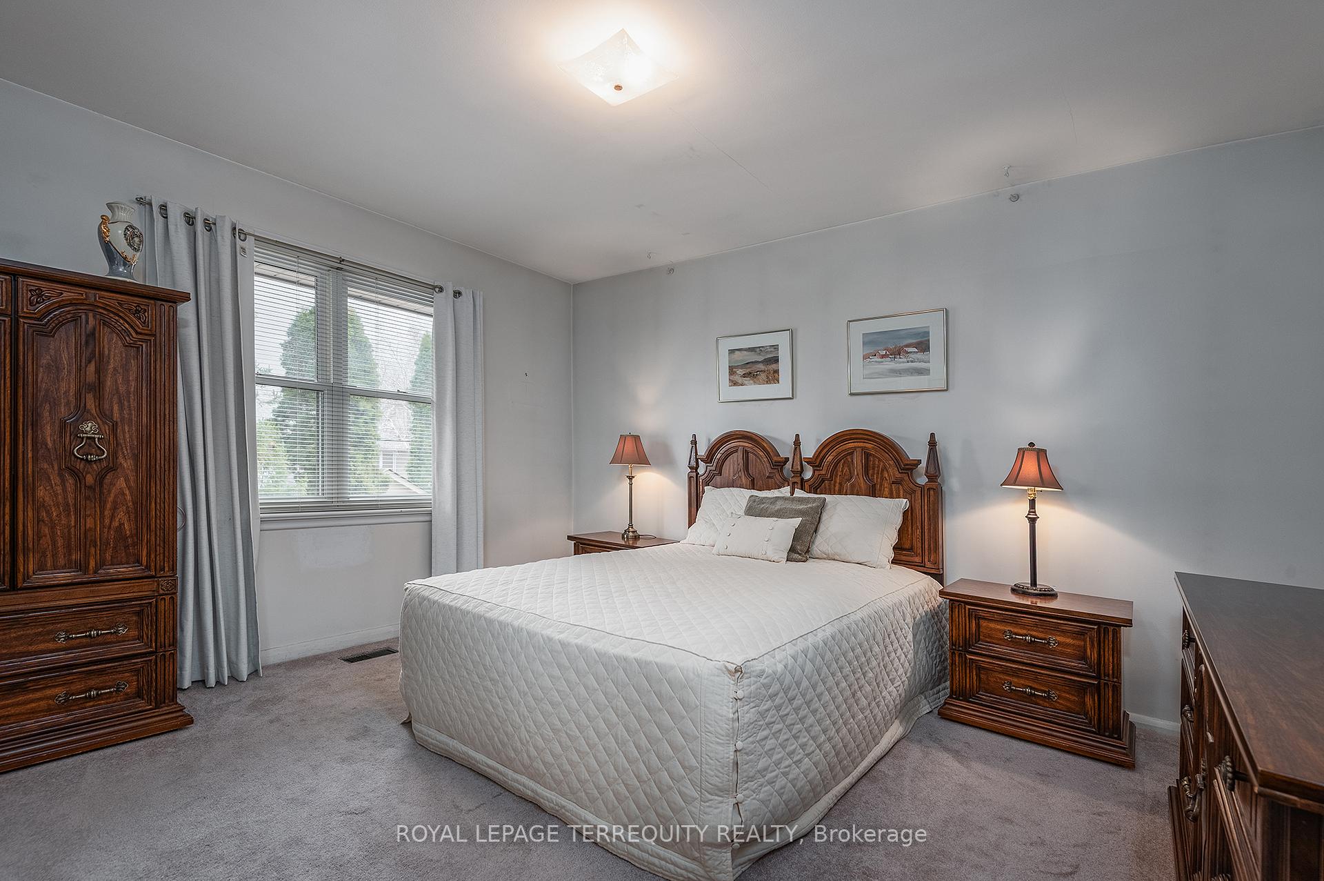 Photo 15 of 36 Breadner Drive, Etobicoke, Willowridge-Martingrove-Richview — HOMEH