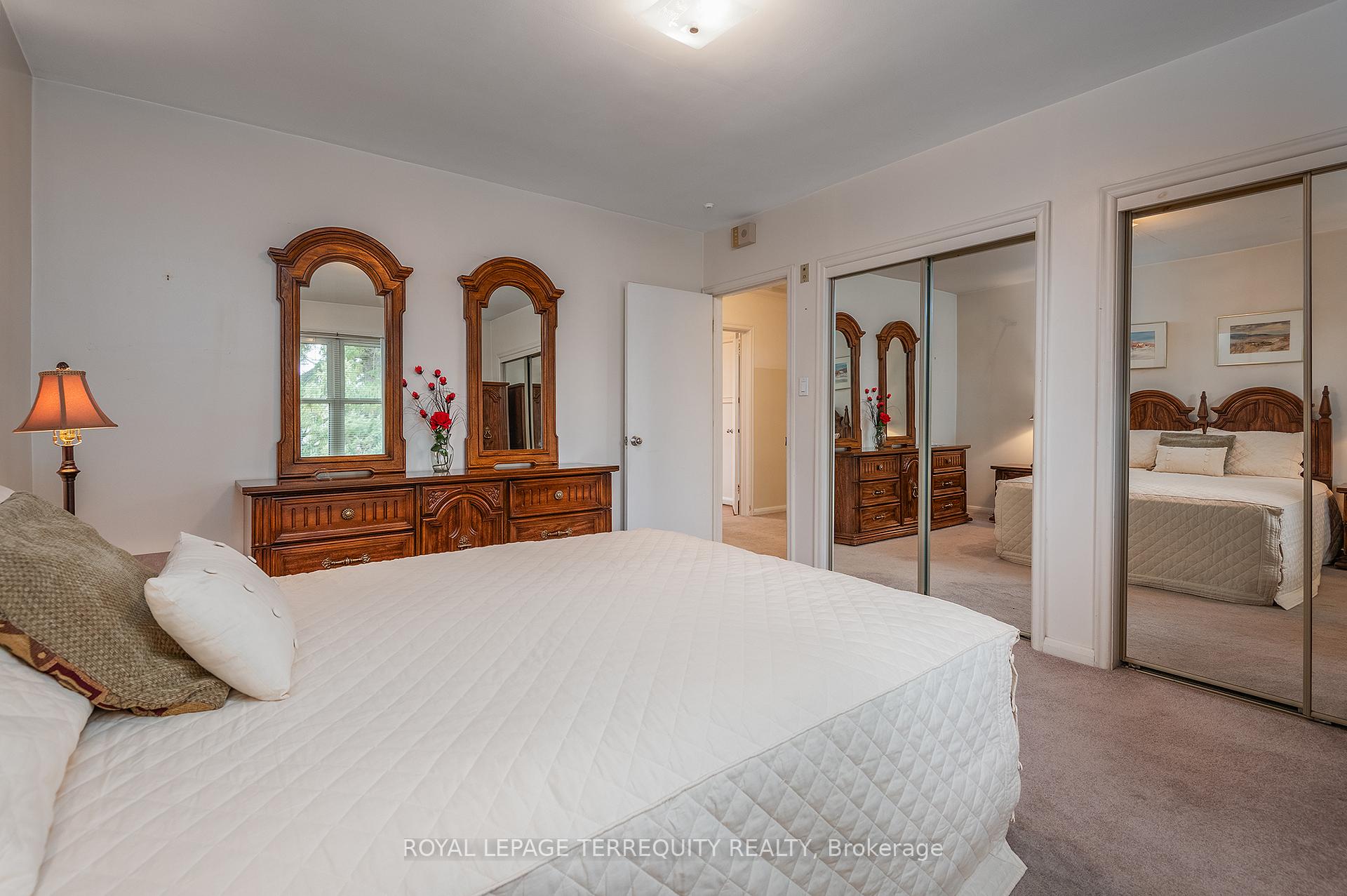Photo 16 of 36 Breadner Drive, Etobicoke, Willowridge-Martingrove-Richview — HOMEH