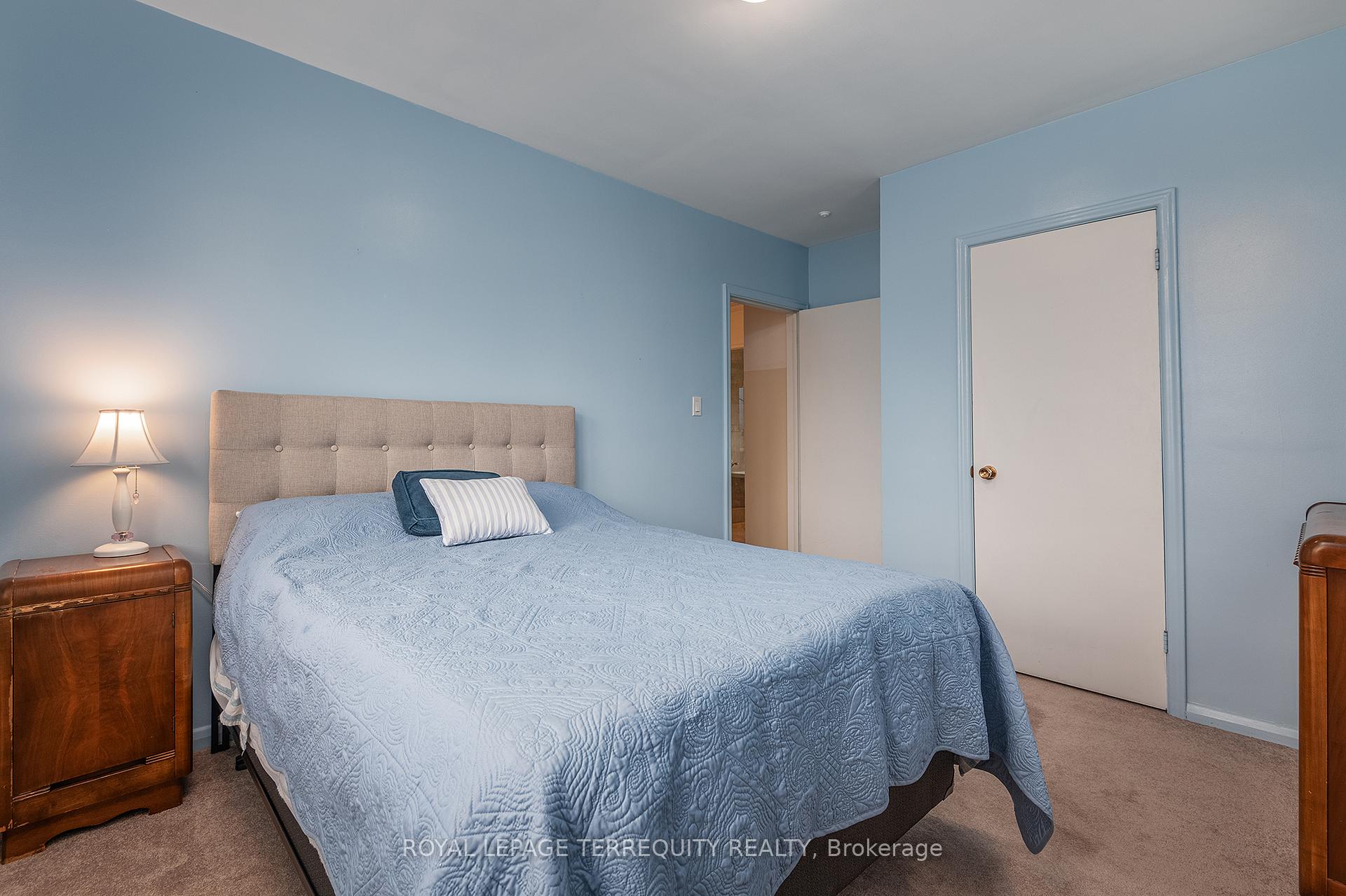 Photo 19 of 36 Breadner Drive, Etobicoke, Willowridge-Martingrove-Richview — HOMEH