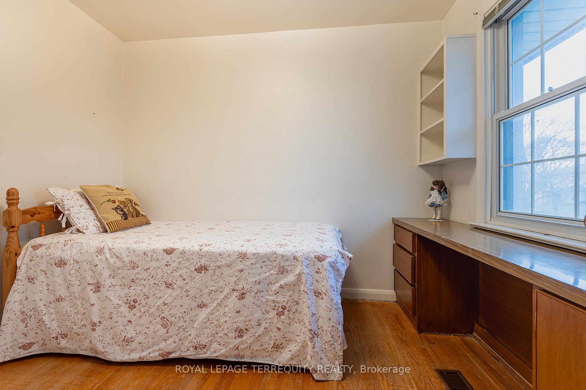 Photo 21 of 36 Breadner Drive, Etobicoke, Willowridge-Martingrove-Richview — HOMEH