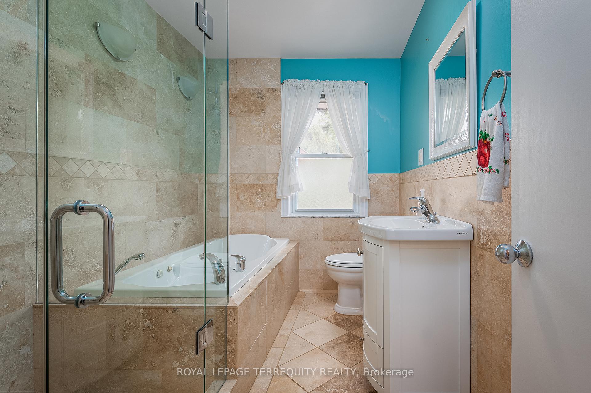 Photo 22 of 36 Breadner Drive, Etobicoke, Willowridge-Martingrove-Richview — HOMEH