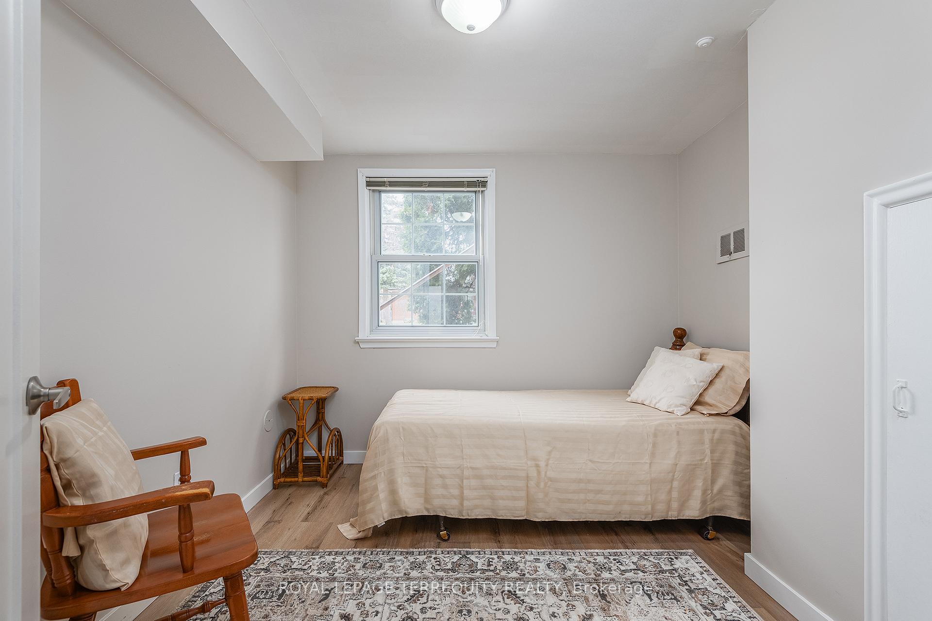 Photo 23 of 36 Breadner Drive, Etobicoke, Willowridge-Martingrove-Richview — HOMEH