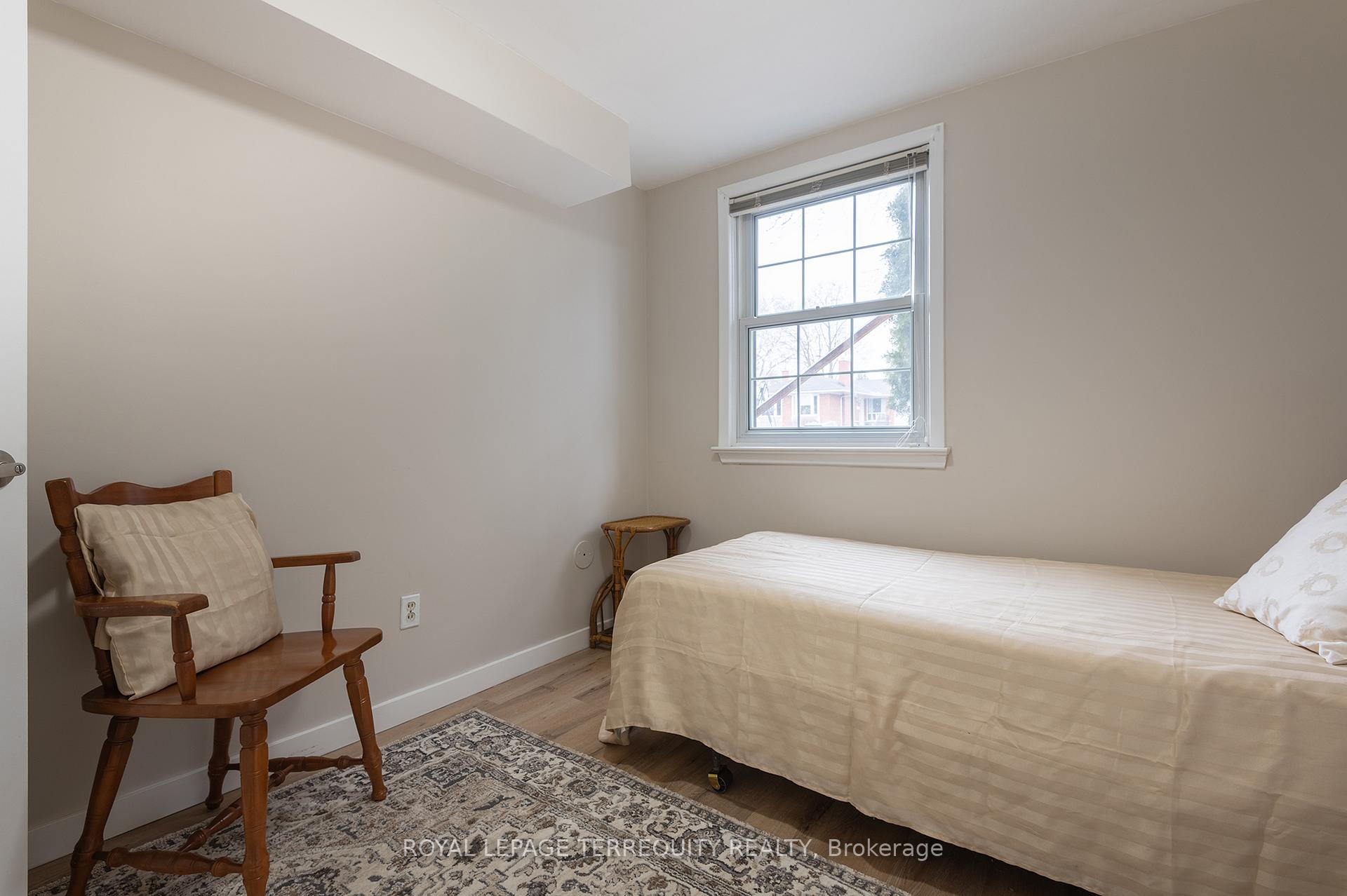 Photo 24 of 36 Breadner Drive, Etobicoke, Willowridge-Martingrove-Richview — HOMEH