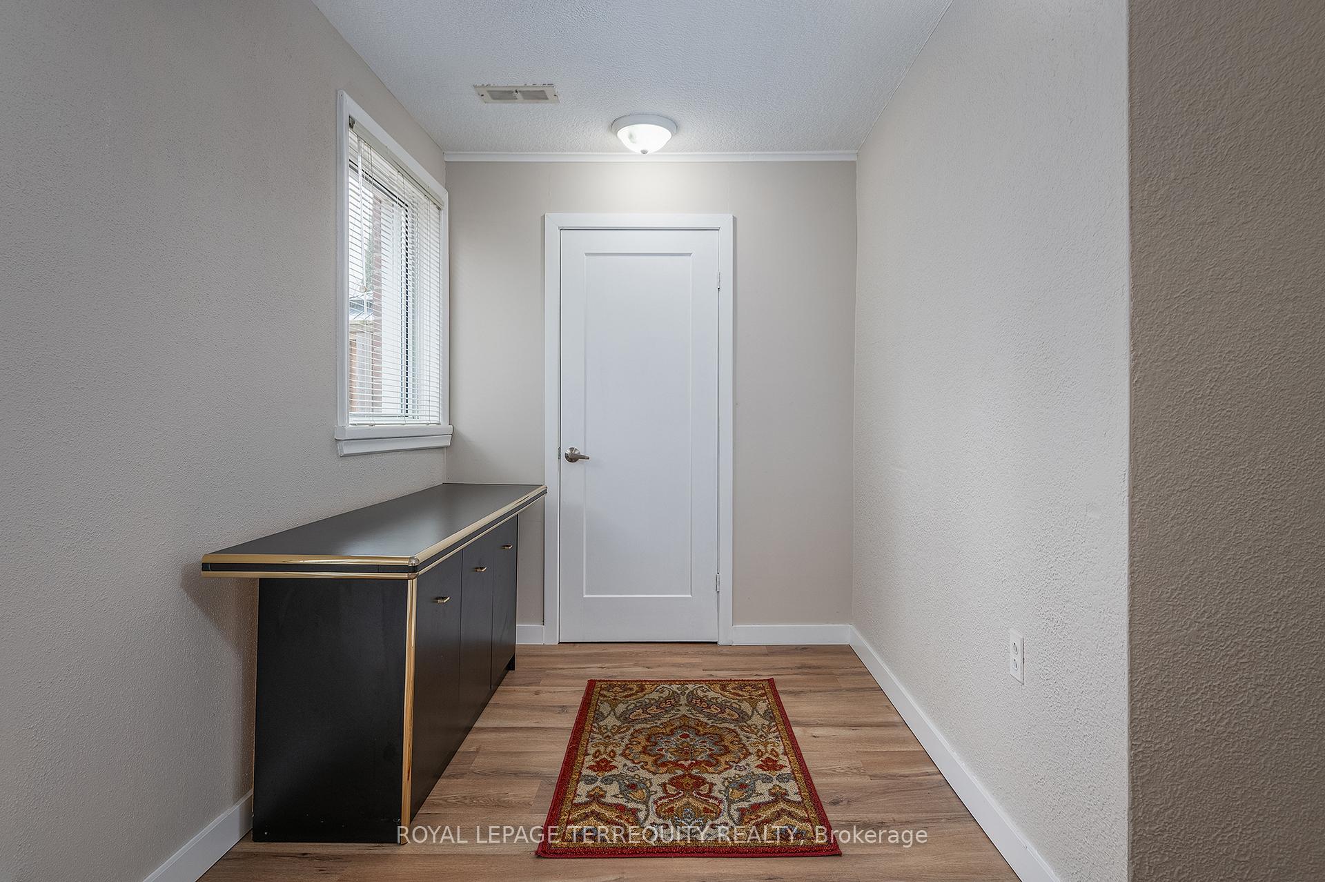 Photo 26 of 36 Breadner Drive, Etobicoke, Willowridge-Martingrove-Richview — HOMEH