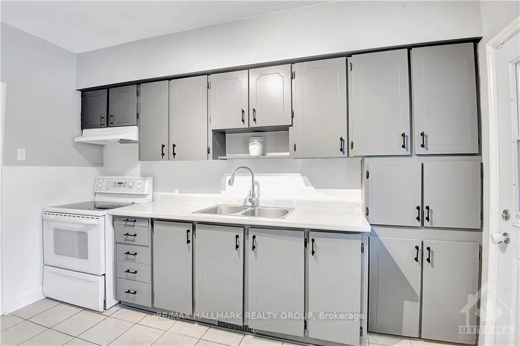 Photo 5 of 22-24 Byron Avenue, Ottawa, Ottawa West — HOMEH