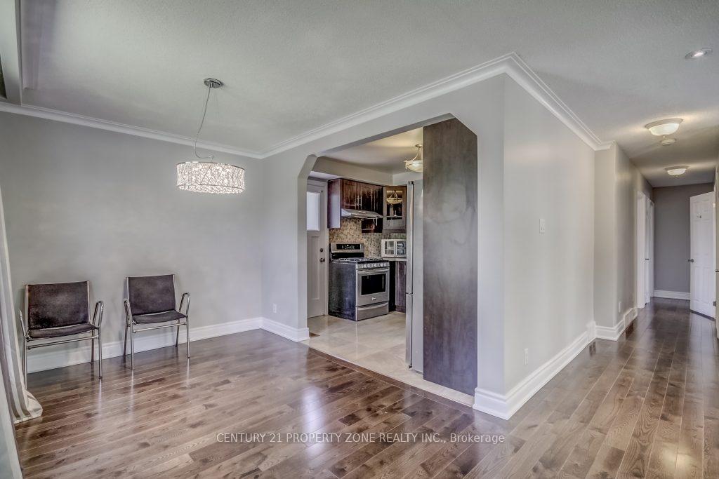 Photo 6 of 1 Dashwood Crescent, Etobicoke, Thistletown-Beaumonde Heights — HOMEH