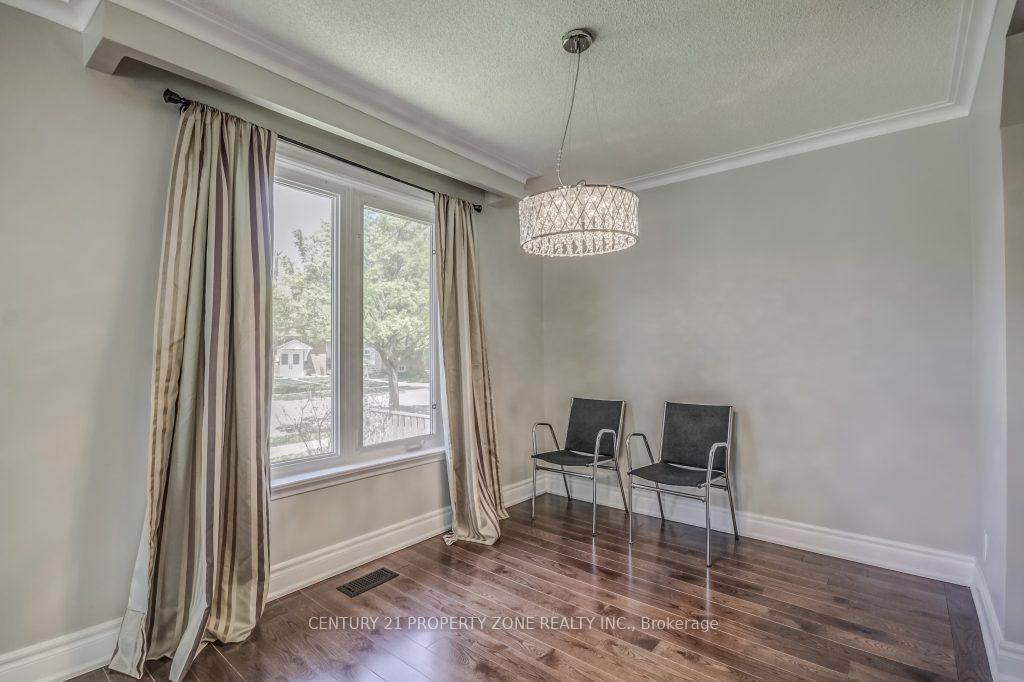 Photo 2 of 1 Dashwood Crescent, Etobicoke, Thistletown-Beaumonde Heights — HOMEH