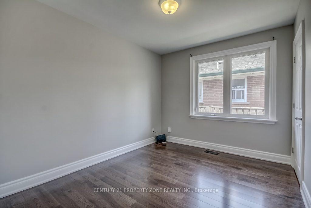 Photo 13 of 1 Dashwood Crescent, Etobicoke, Thistletown-Beaumonde Heights — HOMEH