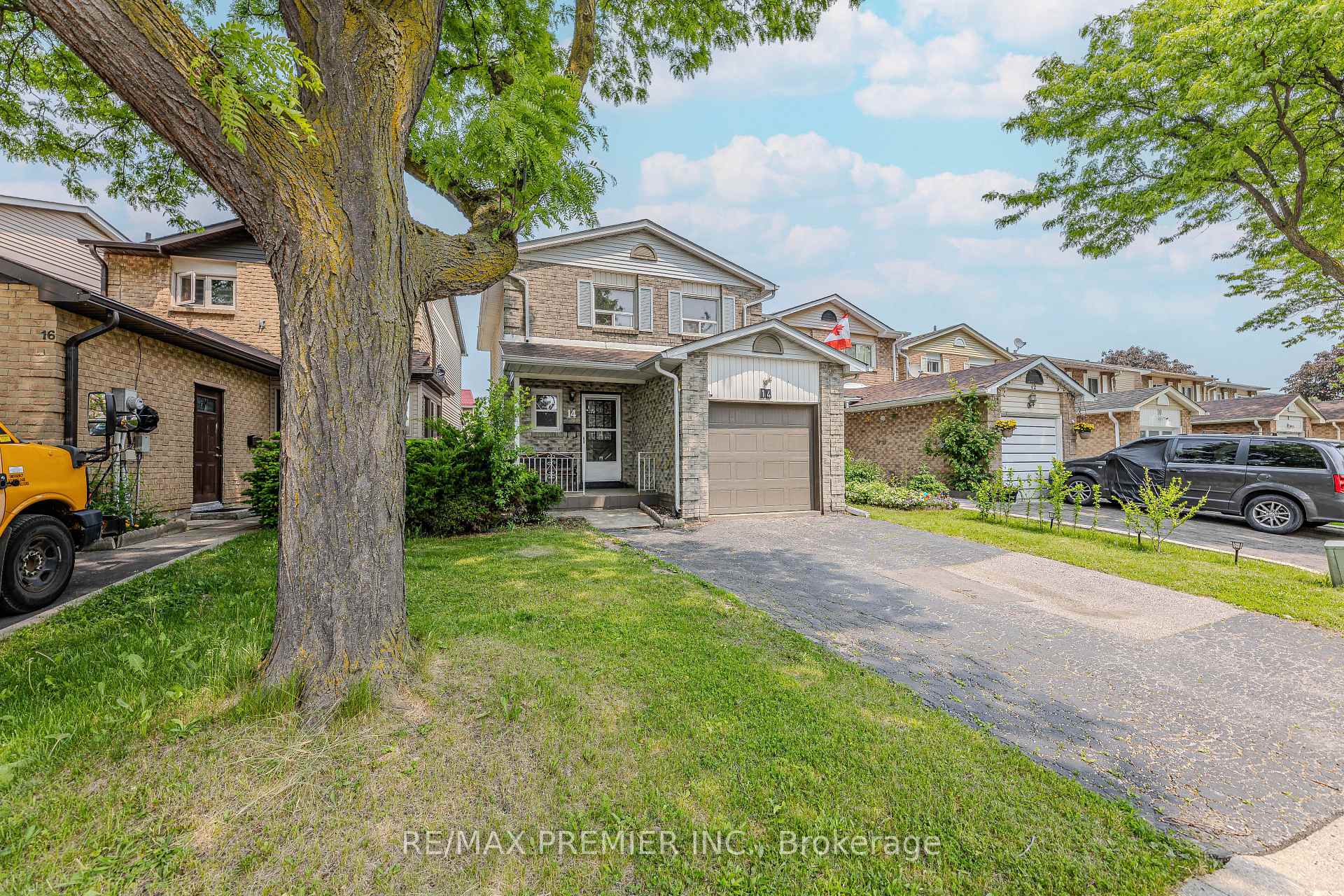 Photo 2 of 14 Shady Glen Road, Etobicoke, West Humber-Clairville — HOMEH
