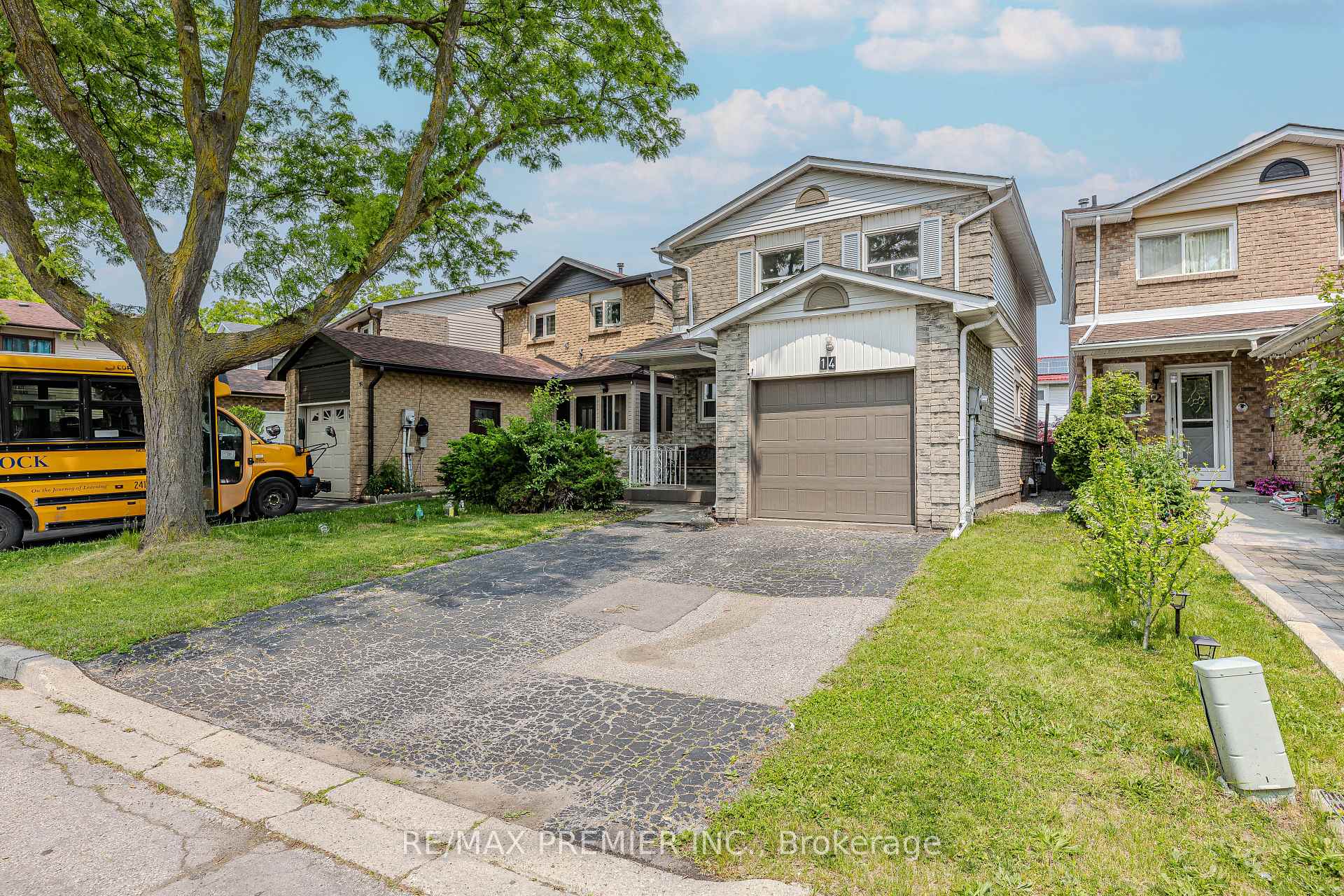 Photo 3 of 14 Shady Glen Road, Etobicoke, West Humber-Clairville — HOMEH