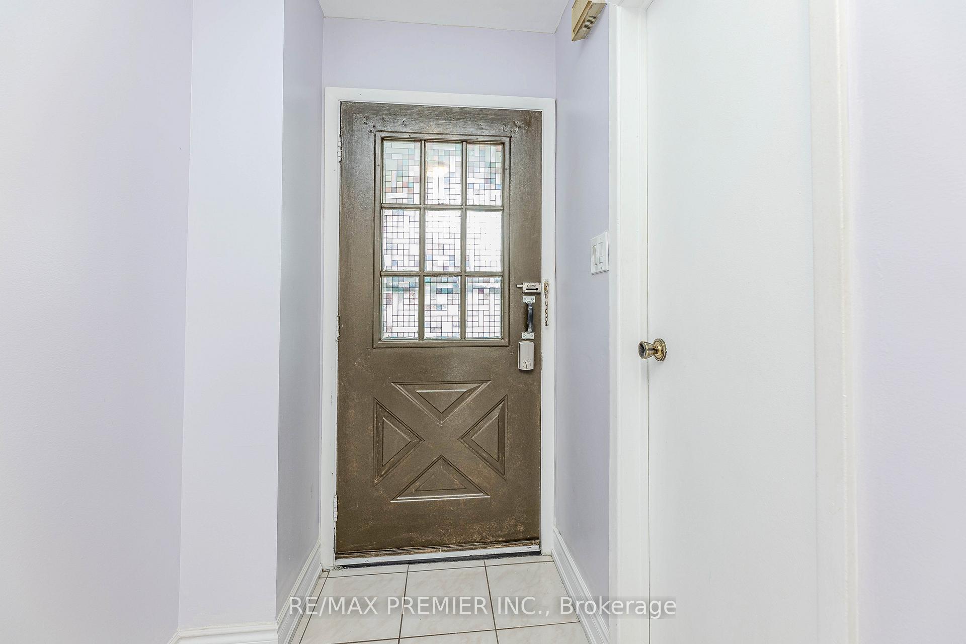 Photo 6 of 14 Shady Glen Road, Etobicoke, West Humber-Clairville — HOMEH