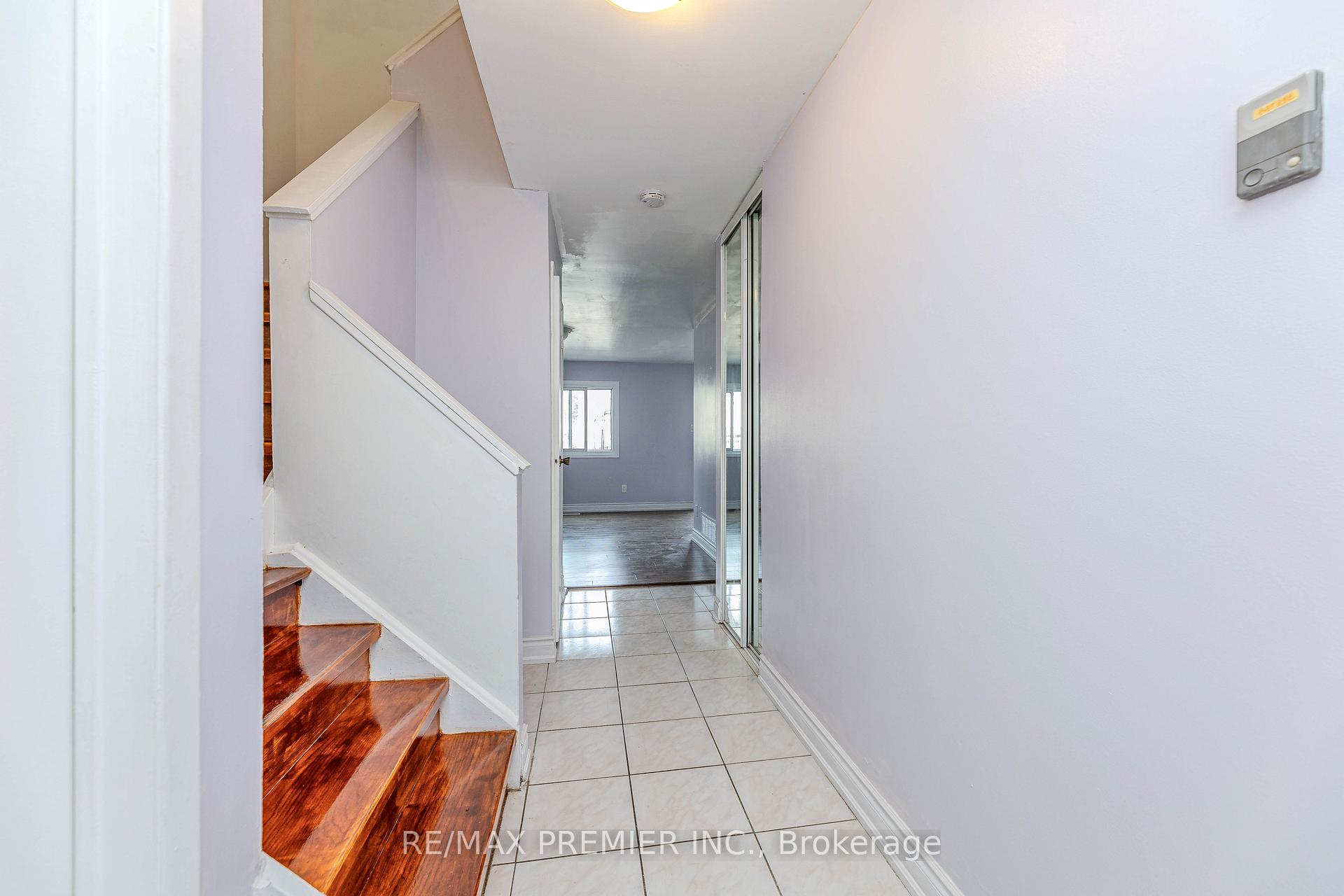 Photo 7 of 14 Shady Glen Road, Etobicoke, West Humber-Clairville — HOMEH
