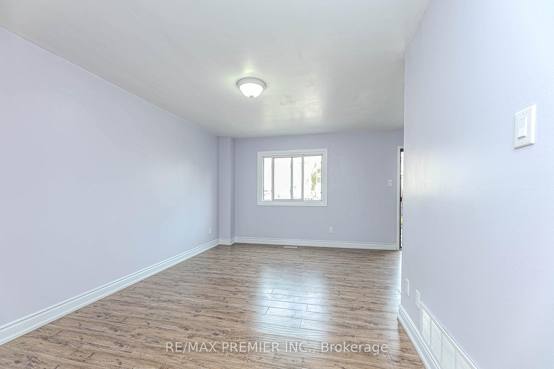 Photo 10 of 14 Shady Glen Road, Etobicoke, West Humber-Clairville — HOMEH