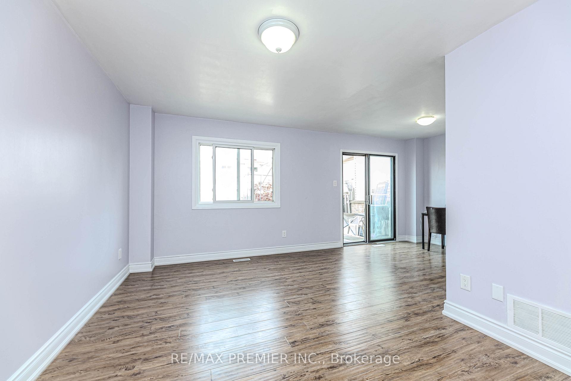 Photo 11 of 14 Shady Glen Road, Etobicoke, West Humber-Clairville — HOMEH