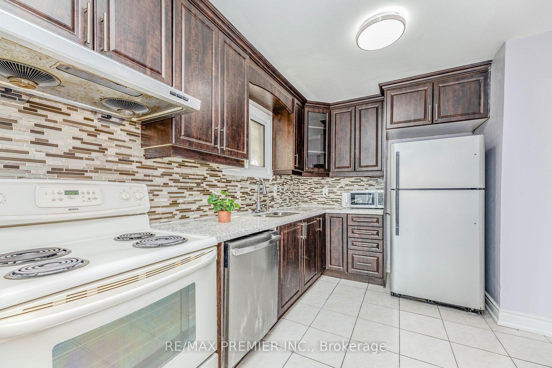 Photo 15 of 14 Shady Glen Road, Etobicoke, West Humber-Clairville — HOMEH