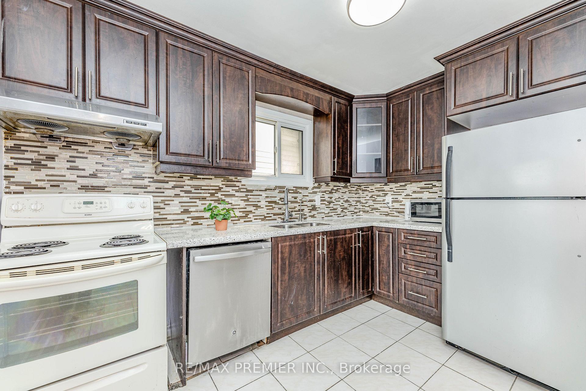 Photo 17 of 14 Shady Glen Road, Etobicoke, West Humber-Clairville — HOMEH